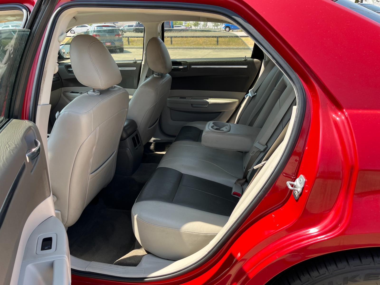 2008 red /TAN Chrysler 300 Touring (2C3LA53GX8H) with an 3.5L V6 DOHC 24V engine, 4-Speed Automatic Overdrive transmission, located at 14700 Tomball Parkway 249, Houston, TX, 77086, (281) 444-2200, 29.928619, -95.504074 - Photo #9