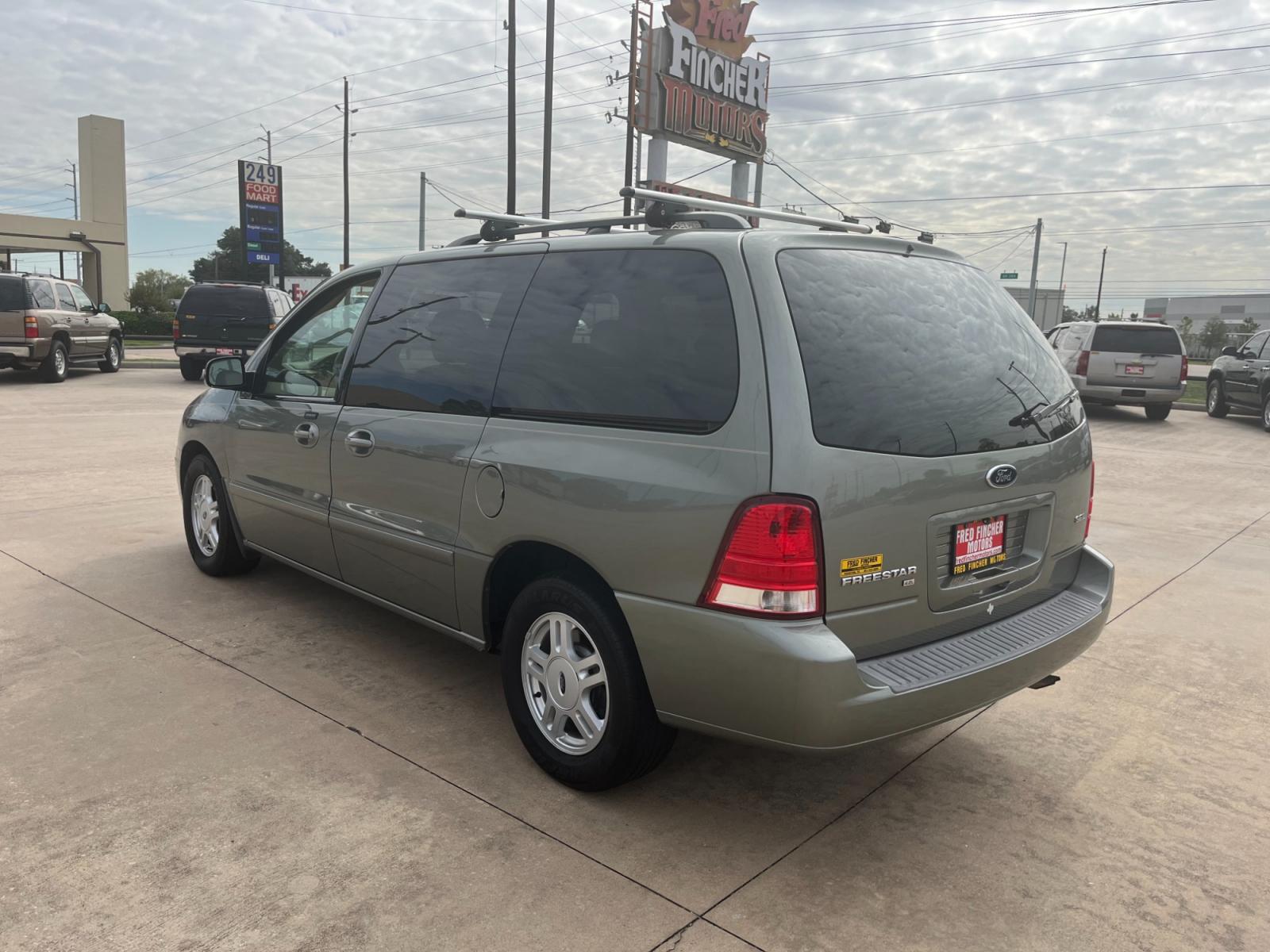 2004 green /TAN Ford Freestar SEL (2FMZA52264B) with an 4.2L V6 OHV 12V engine, 4-Speed Automatic Overdrive transmission, located at 14700 Tomball Parkway 249, Houston, TX, 77086, (281) 444-2200, 29.928619, -95.504074 - Photo #4