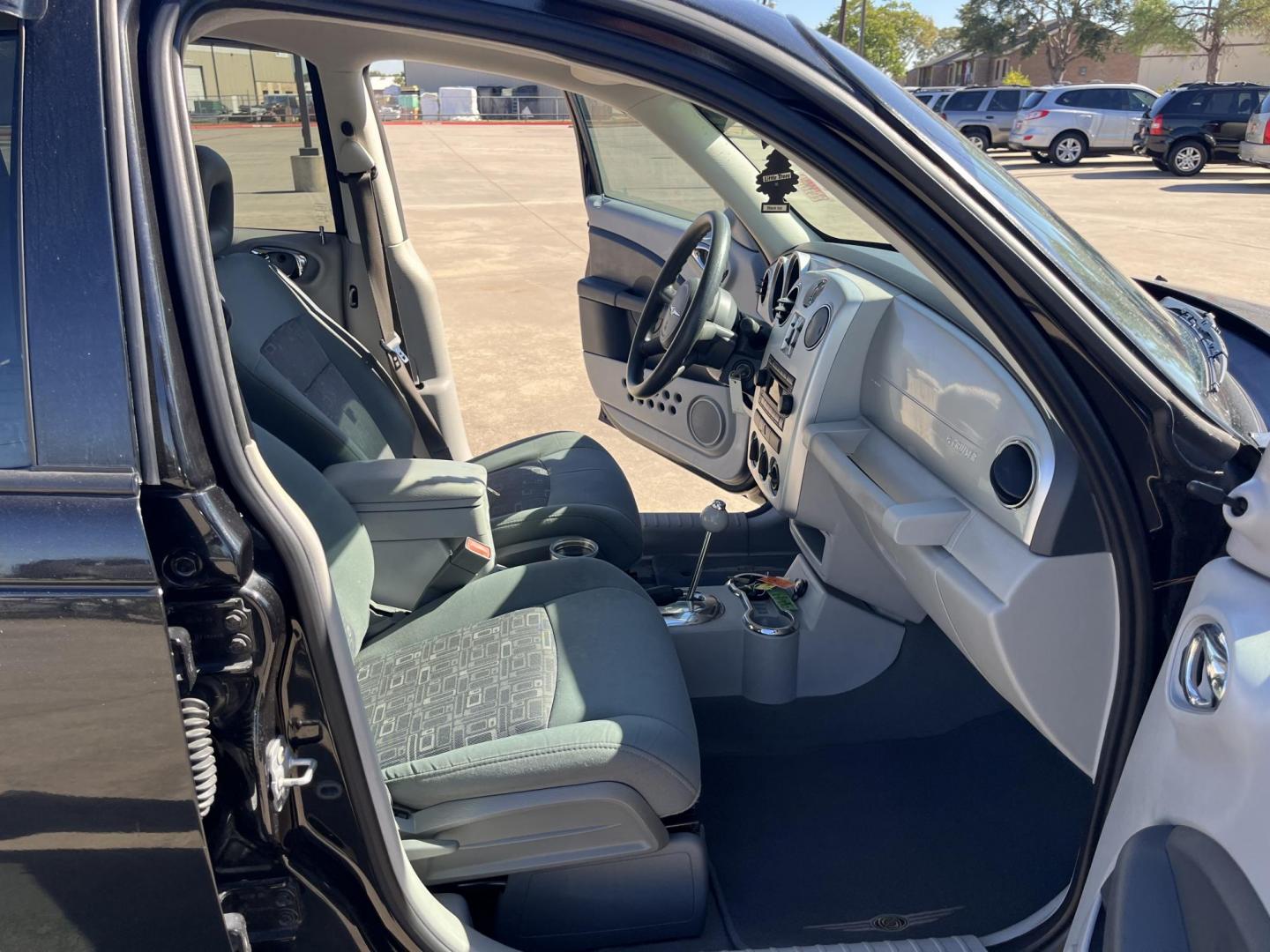 2008 black Chrysler PT Cruiser Base (3A8FY48B48T) with an 2.4L L4 DOHC 16V engine, Automatic transmission, located at 14700 Tomball Parkway 249, Houston, TX, 77086, (281) 444-2200, 29.928619, -95.504074 - Photo#10