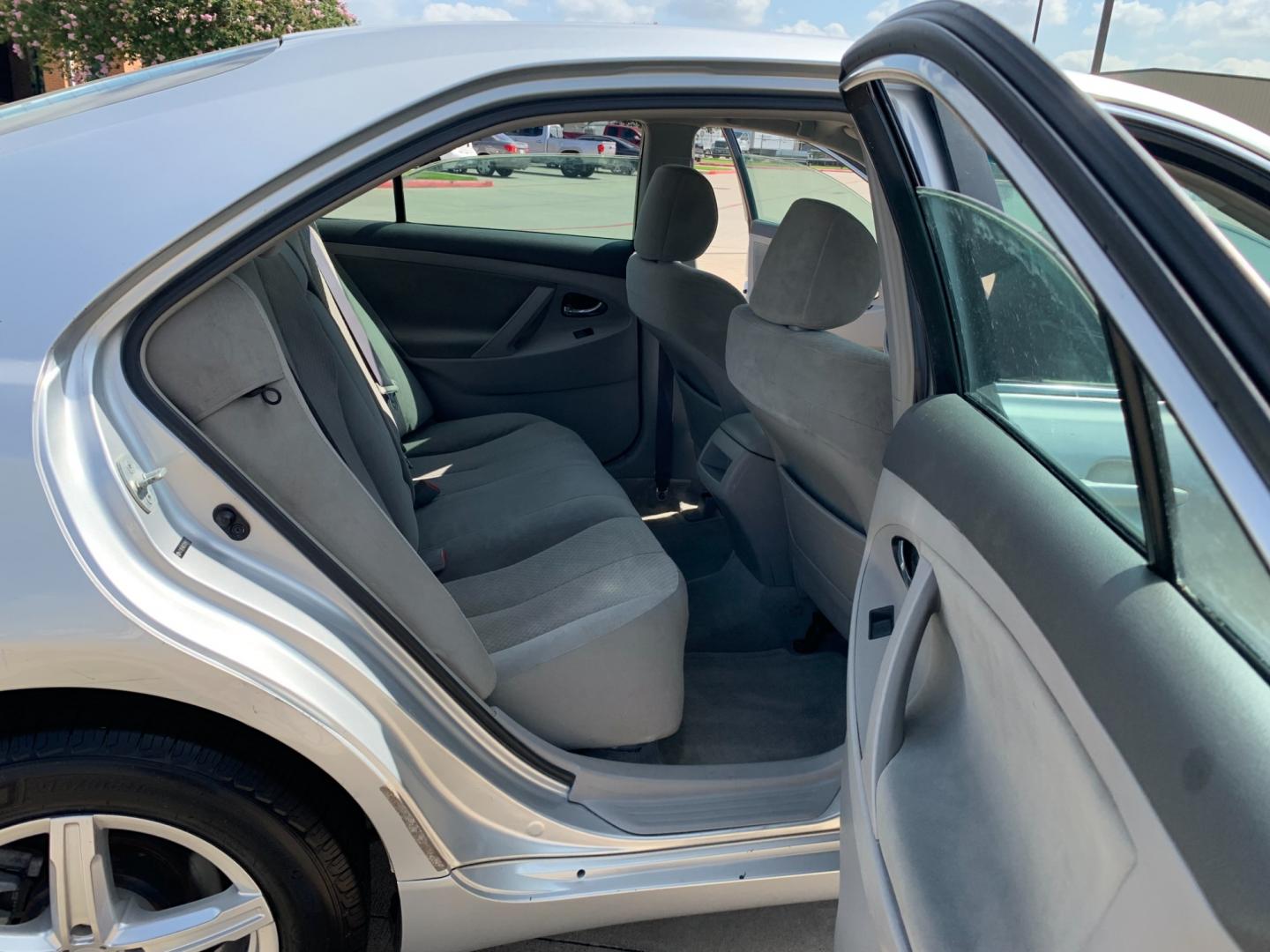 2009 silver Toyota Camry LE V6 6-Spd AT (4T1BK46K39U) with an 3.5L V6 DOHC 24V engine, 6-Speed Automatic Overdrive transmission, located at 14700 Tomball Parkway 249, Houston, TX, 77086, (281) 444-2200, 29.928619, -95.504074 - Photo#12