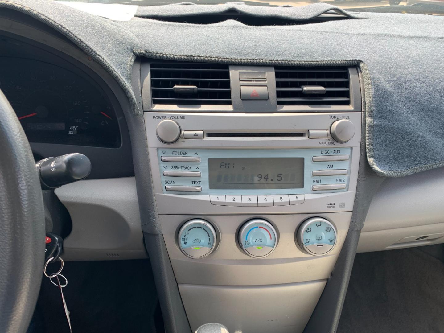 2009 silver Toyota Camry LE V6 6-Spd AT (4T1BK46K39U) with an 3.5L V6 DOHC 24V engine, 6-Speed Automatic Overdrive transmission, located at 14700 Tomball Parkway 249, Houston, TX, 77086, (281) 444-2200, 29.928619, -95.504074 - Photo#14