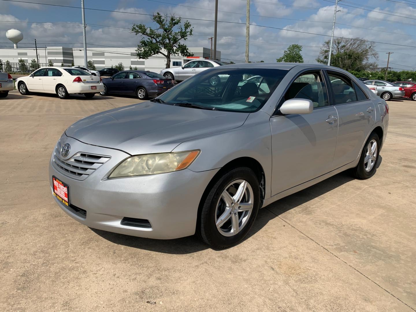 2009 silver Toyota Camry LE V6 6-Spd AT (4T1BK46K39U) with an 3.5L V6 DOHC 24V engine, 6-Speed Automatic Overdrive transmission, located at 14700 Tomball Parkway 249, Houston, TX, 77086, (281) 444-2200, 29.928619, -95.504074 - Photo#2