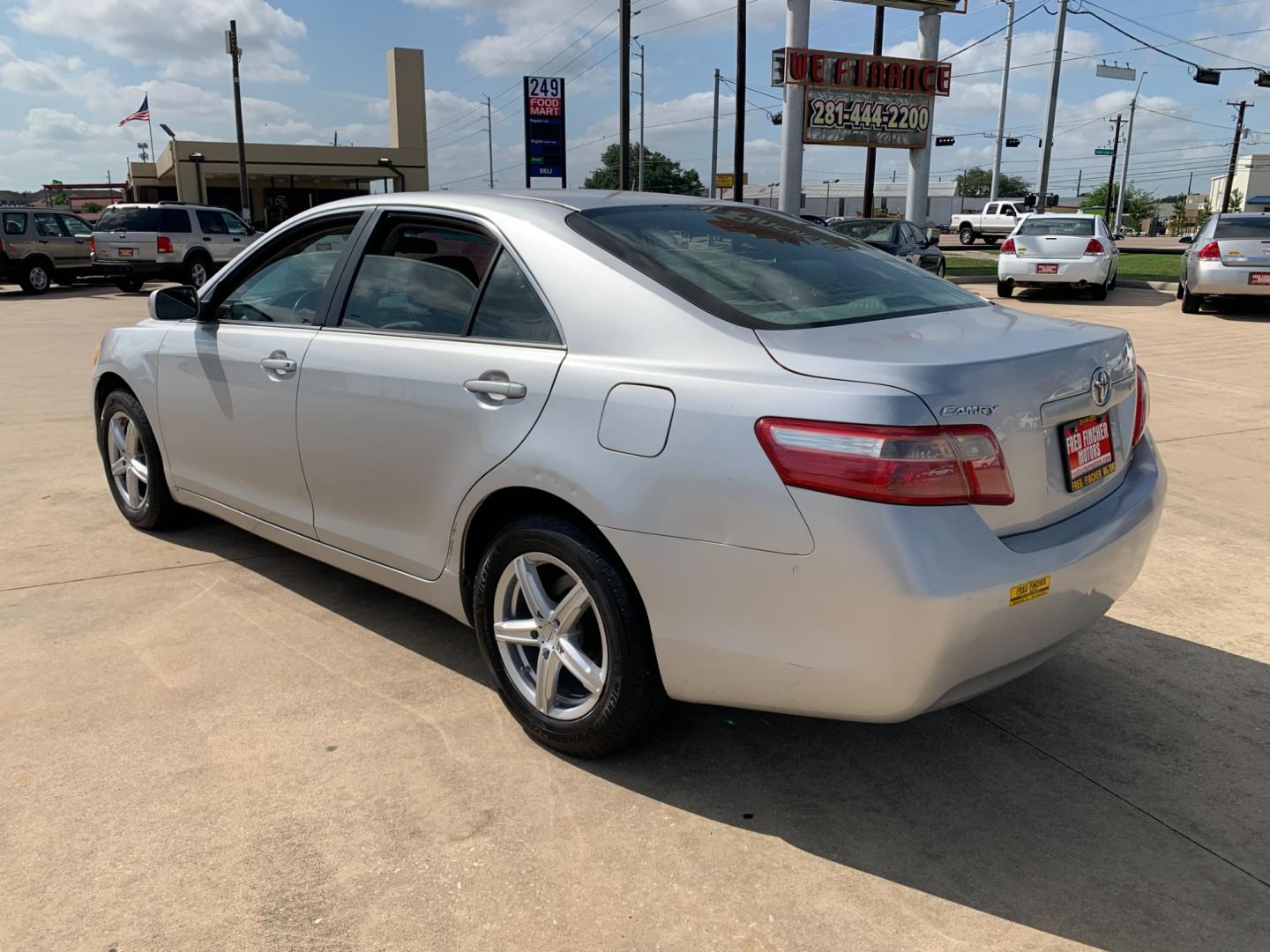 2009 silver Toyota Camry LE V6 6-Spd AT (4T1BK46K39U) with an 3.5L V6 DOHC 24V engine, 6-Speed Automatic Overdrive transmission, located at 14700 Tomball Parkway 249, Houston, TX, 77086, (281) 444-2200, 29.928619, -95.504074 - Photo#4