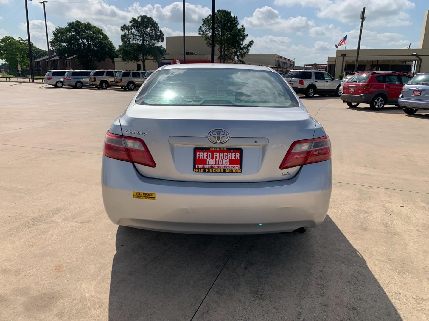 2009 silver Toyota Camry LE V6 6-Spd AT (4T1BK46K39U) with an 3.5L V6 DOHC 24V engine, 6-Speed Automatic Overdrive transmission, located at 14700 Tomball Parkway 249, Houston, TX, 77086, (281) 444-2200, 29.928619, -95.504074 - Photo#5