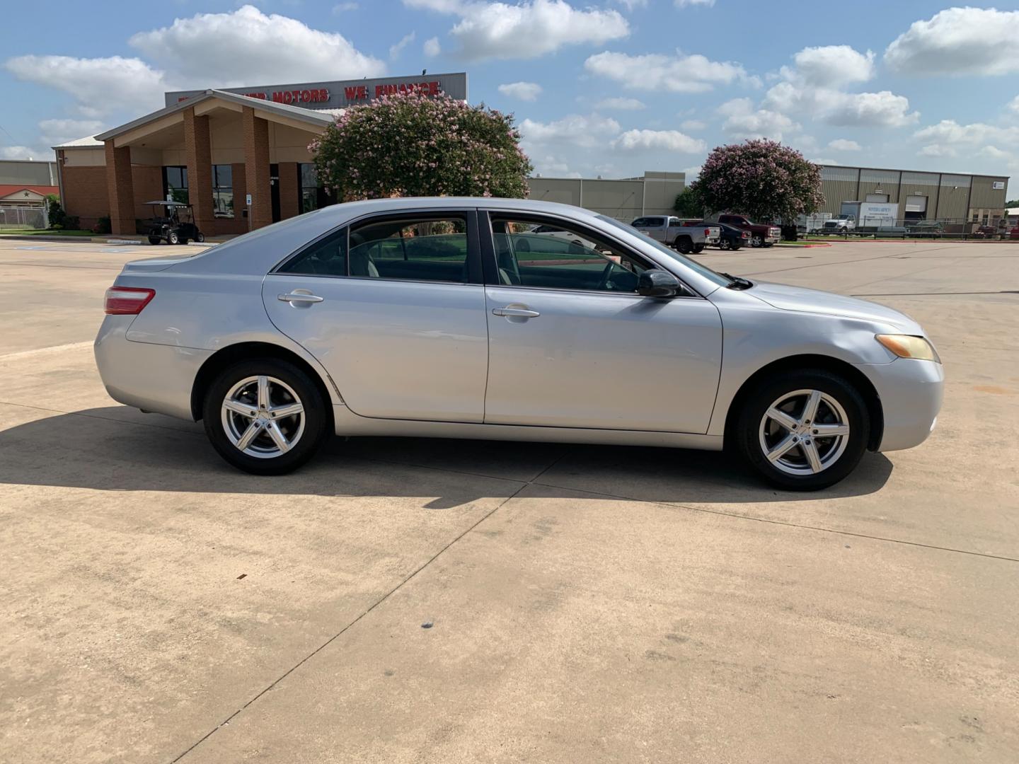 2009 silver Toyota Camry LE V6 6-Spd AT (4T1BK46K39U) with an 3.5L V6 DOHC 24V engine, 6-Speed Automatic Overdrive transmission, located at 14700 Tomball Parkway 249, Houston, TX, 77086, (281) 444-2200, 29.928619, -95.504074 - Photo#7