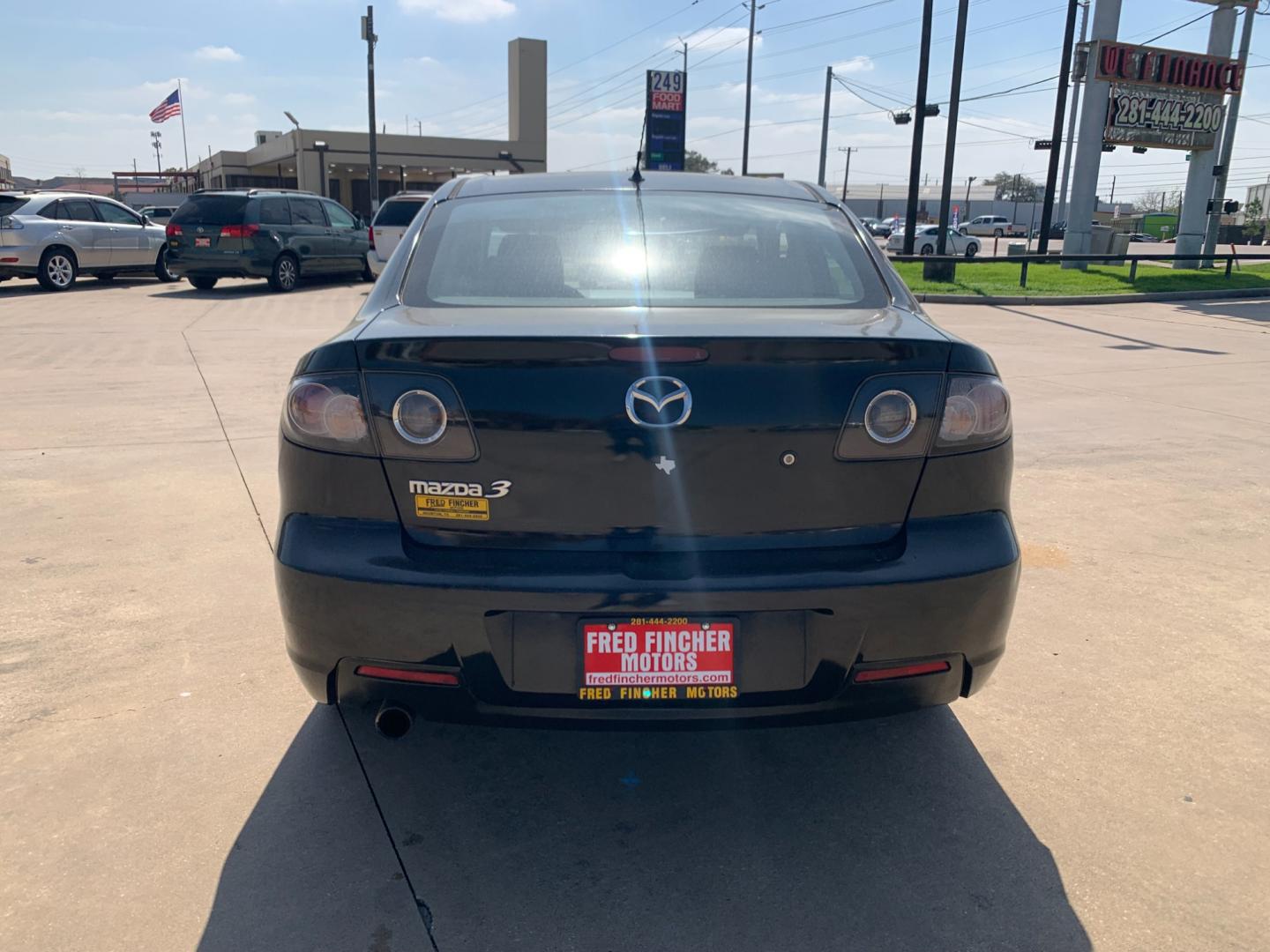 2008 Black /black Mazda MAZDA3 i Sport 4-Door (JM1BK32FX81) with an 2.0L L4 DOHC 16V engine, Automatic transmission, located at 14700 Tomball Parkway 249, Houston, TX, 77086, (281) 444-2200, 29.928619, -95.504074 - Photo#5