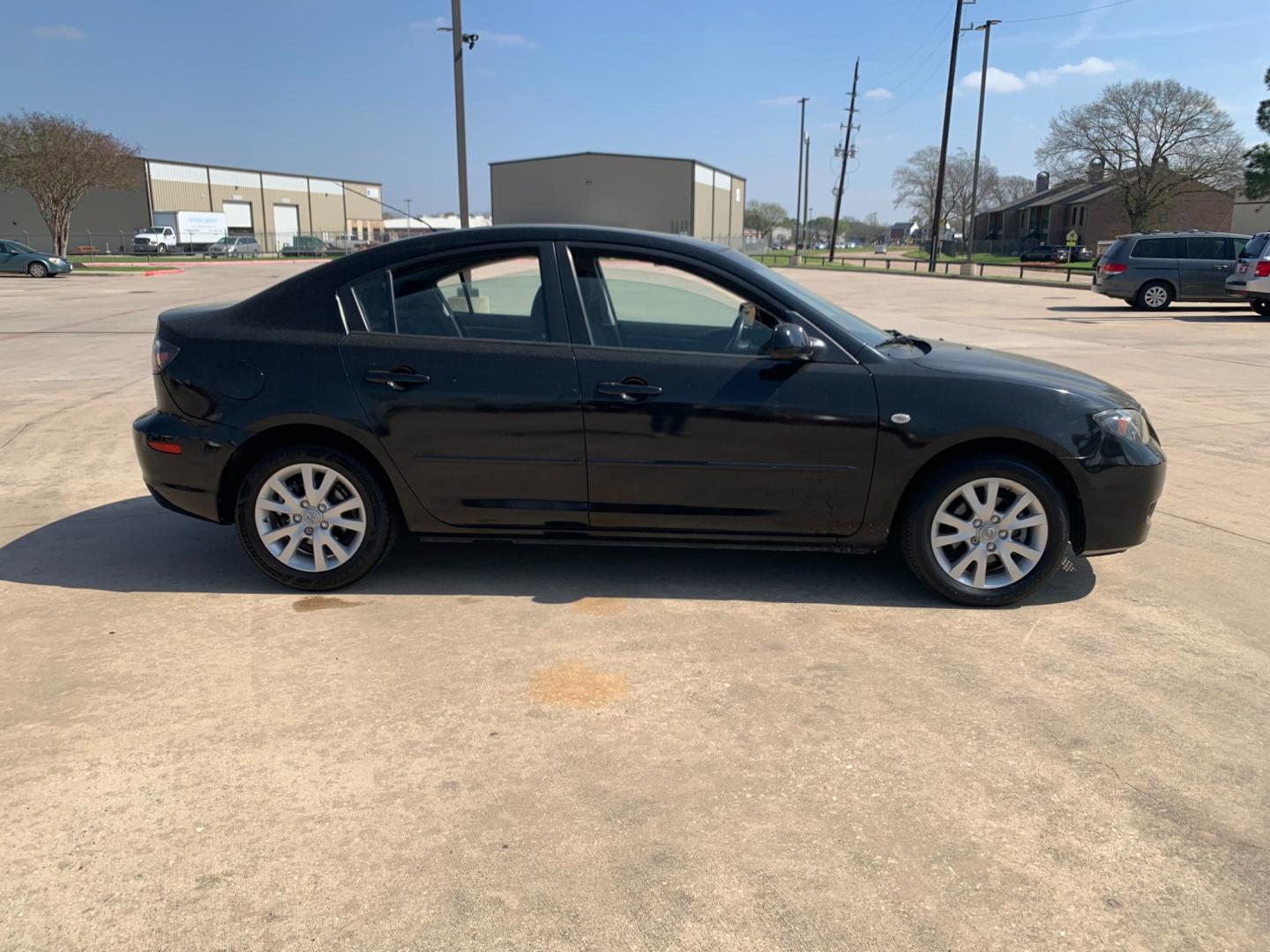 2008 Black /black Mazda MAZDA3 i Sport 4-Door (JM1BK32FX81) with an 2.0L L4 DOHC 16V engine, Automatic transmission, located at 14700 Tomball Parkway 249, Houston, TX, 77086, (281) 444-2200, 29.928619, -95.504074 - Photo#7