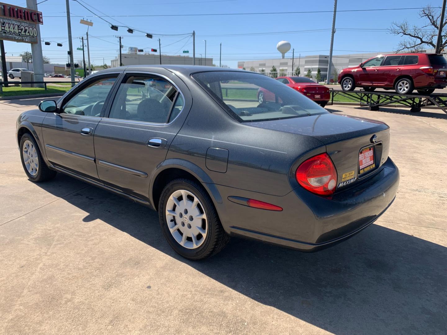 2001 GRAY Nissan Maxima GLE (JN1CA31D41T) with an 3.0L V6 DOHC 24V engine, 4-Speed Automatic Overdrive transmission, located at 14700 Tomball Parkway 249, Houston, TX, 77086, (281) 444-2200, 29.928619, -95.504074 - Photo#4