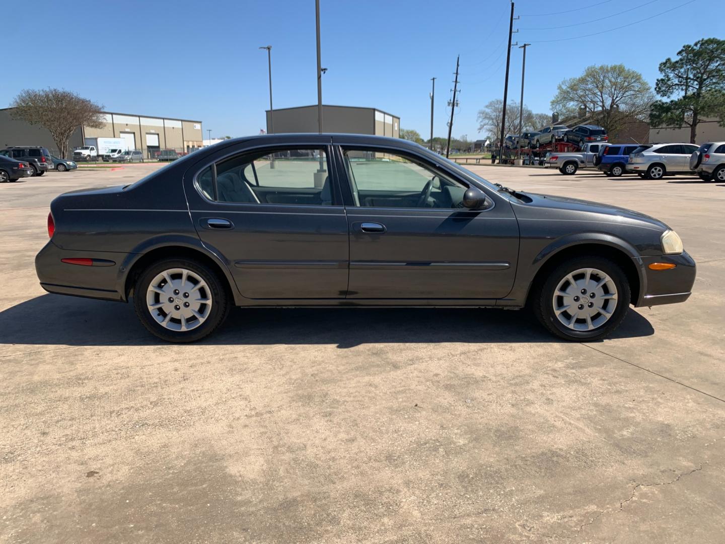 2001 GRAY Nissan Maxima GLE (JN1CA31D41T) with an 3.0L V6 DOHC 24V engine, 4-Speed Automatic Overdrive transmission, located at 14700 Tomball Parkway 249, Houston, TX, 77086, (281) 444-2200, 29.928619, -95.504074 - Photo#7