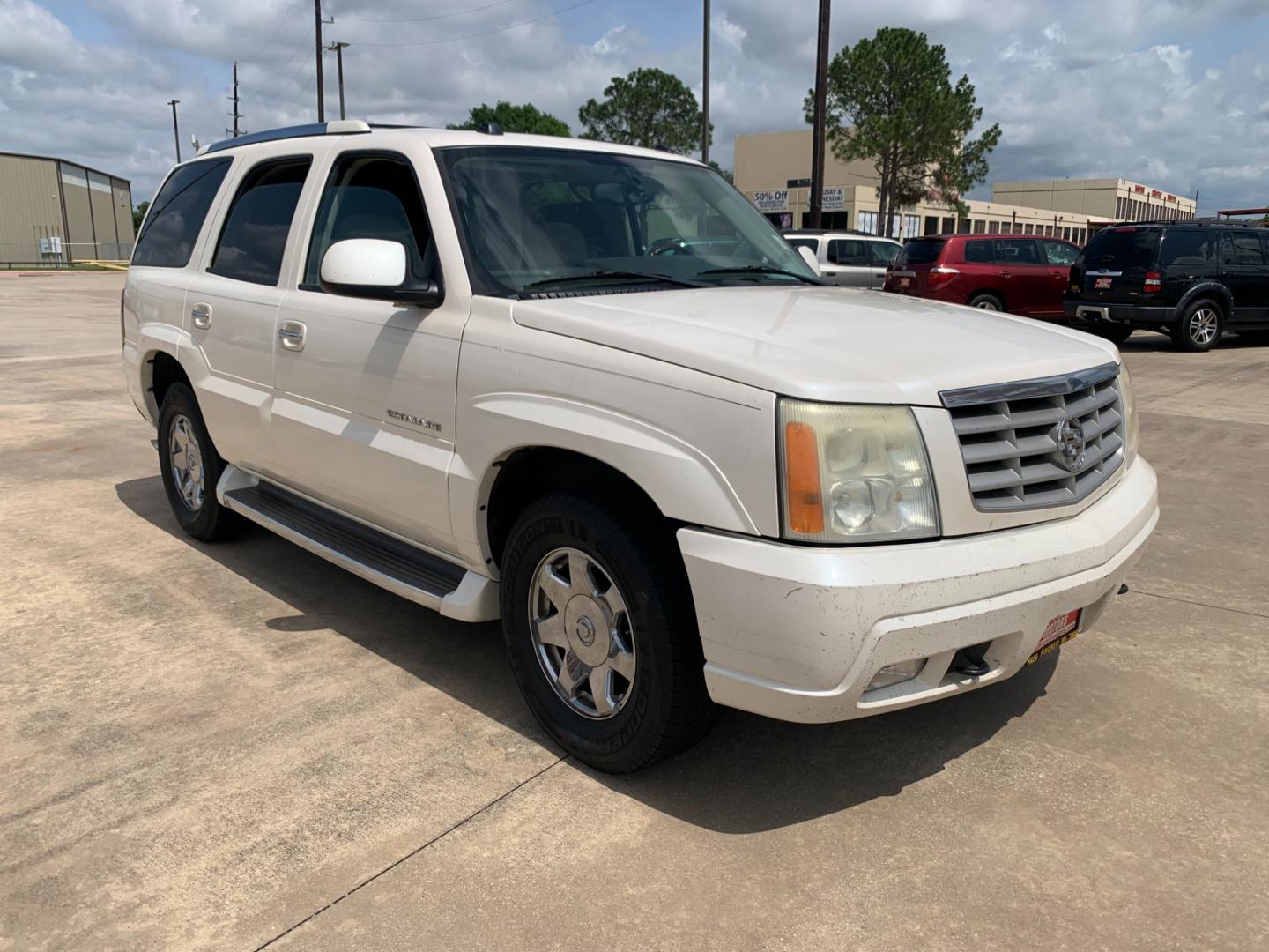 2005 white Cadillac Escalade 2WD (1GYEC63T95R) with an 5.3L V8 OHV 16V engine, 4-Speed Automatic Overdrive transmission, located at 14700 Tomball Parkway 249, Houston, TX, 77086, (281) 444-2200, 29.928619, -95.504074 - Photo#0