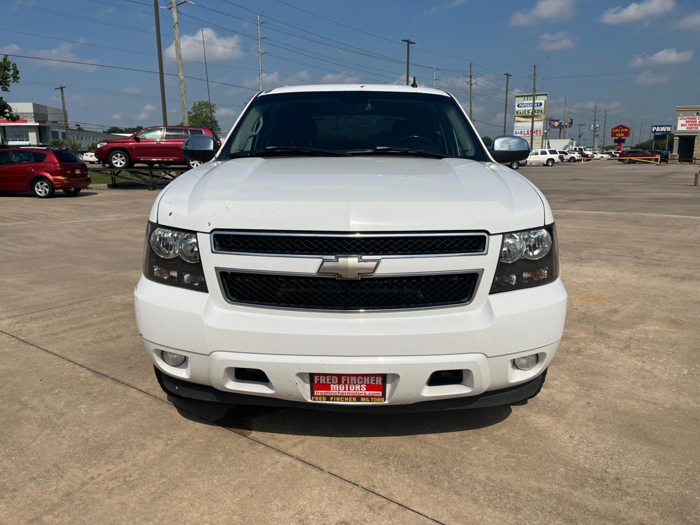 2008 white /black Chevrolet Avalanche LS 2WD (3GNEC12J18G) with an 5.3L V8 OHV 16V engine, 4-Speed Automatic Overdrive transmission, located at 14700 Tomball Parkway 249, Houston, TX, 77086, (281) 444-2200, 29.928619, -95.504074 - Photo#1