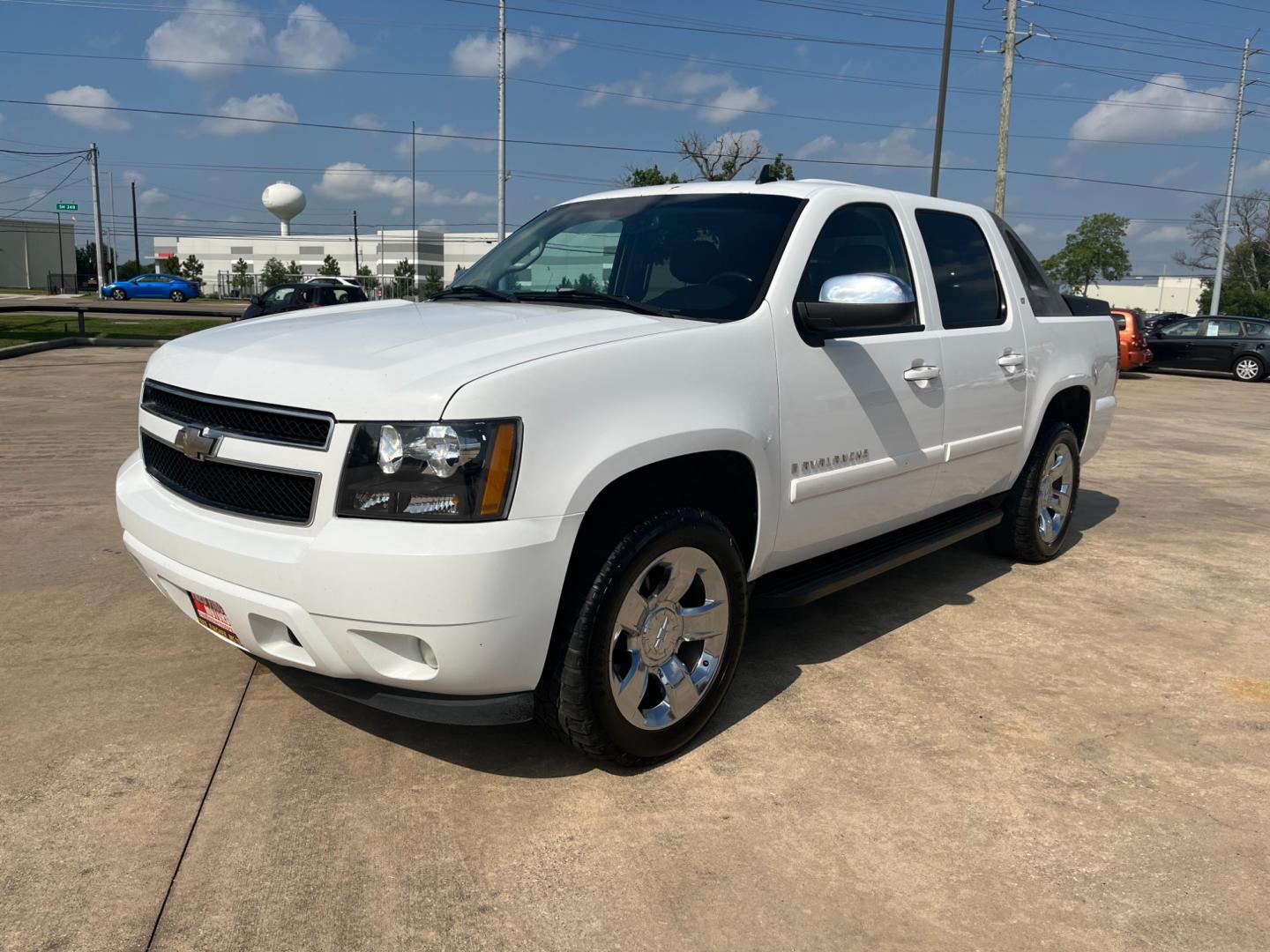 2008 white /black Chevrolet Avalanche LS 2WD (3GNEC12J18G) with an 5.3L V8 OHV 16V engine, 4-Speed Automatic Overdrive transmission, located at 14700 Tomball Parkway 249, Houston, TX, 77086, (281) 444-2200, 29.928619, -95.504074 - Photo#2