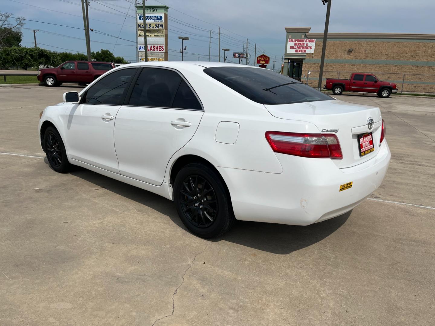 2007 white /gray Toyota Camry CE 5-Spd AT (JTNBE46K373) with an 2.4L L4 DOHC 16V engine, 5-Speed Automatic Overdrive transmission, located at 14700 Tomball Parkway 249, Houston, TX, 77086, (281) 444-2200, 29.928619, -95.504074 - Photo#4