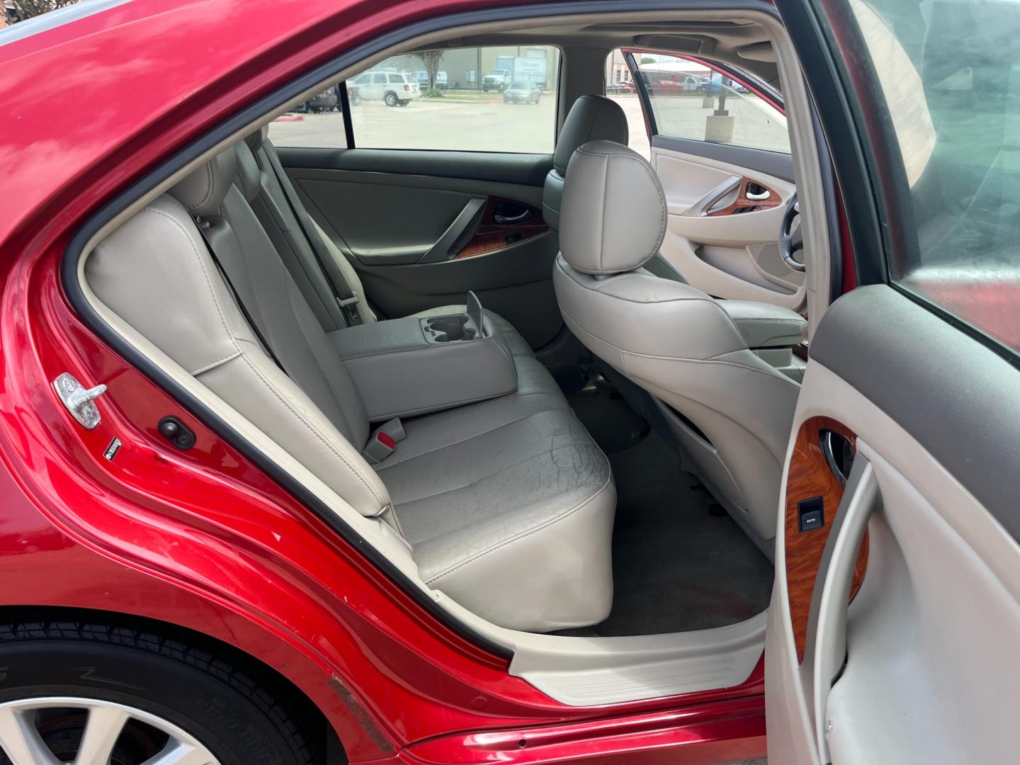 2010 red /TAN Toyota Camry LE V6 6-Spd AT (4T1BK3EK7AU) with an 3.5L V6 DOHC 24V engine, 6-Speed Automatic transmission, located at 14700 Tomball Parkway 249, Houston, TX, 77086, (281) 444-2200, 29.928619, -95.504074 - Photo#10