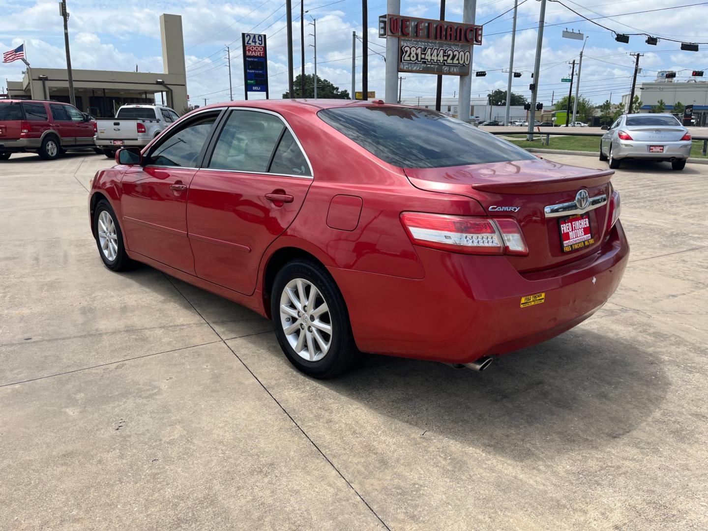 2010 red /TAN Toyota Camry LE V6 6-Spd AT (4T1BK3EK7AU) with an 3.5L V6 DOHC 24V engine, 6-Speed Automatic transmission, located at 14700 Tomball Parkway 249, Houston, TX, 77086, (281) 444-2200, 29.928619, -95.504074 - Photo#4