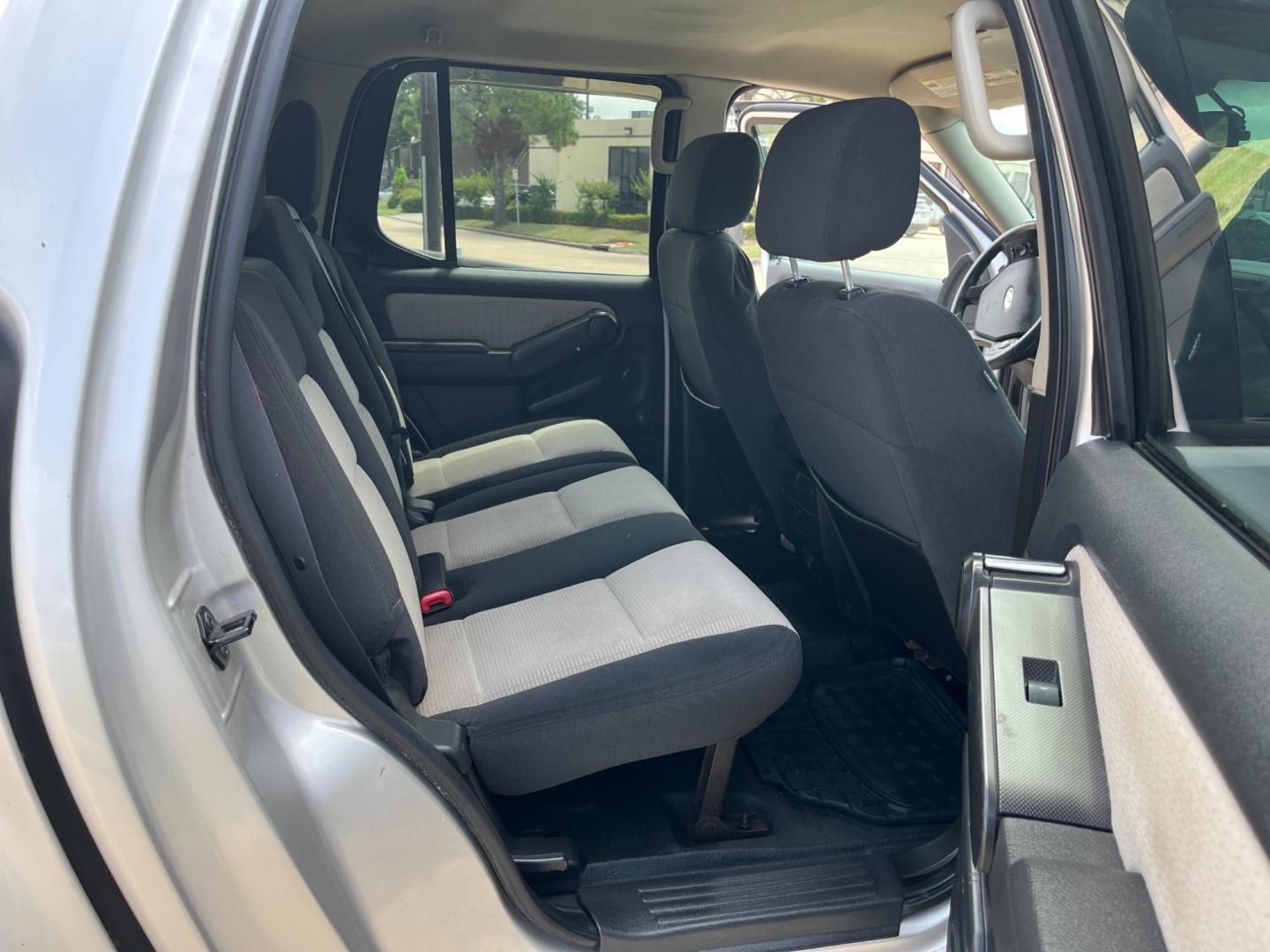 2007 SILVER /black Ford Explorer Sport Trac Limited 4.0L 2WD (1FMEU33K27U) with an 4.0L V6 SOHC 12V FFV engine, 5-Speed Automatic transmission, located at 14700 Tomball Parkway 249, Houston, TX, 77086, (281) 444-2200, 29.928619, -95.504074 - Photo#12