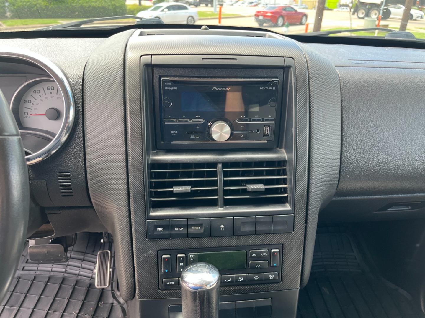 2007 SILVER /black Ford Explorer Sport Trac Limited 4.0L 2WD (1FMEU33K27U) with an 4.0L V6 SOHC 12V FFV engine, 5-Speed Automatic transmission, located at 14700 Tomball Parkway 249, Houston, TX, 77086, (281) 444-2200, 29.928619, -95.504074 - Photo#14