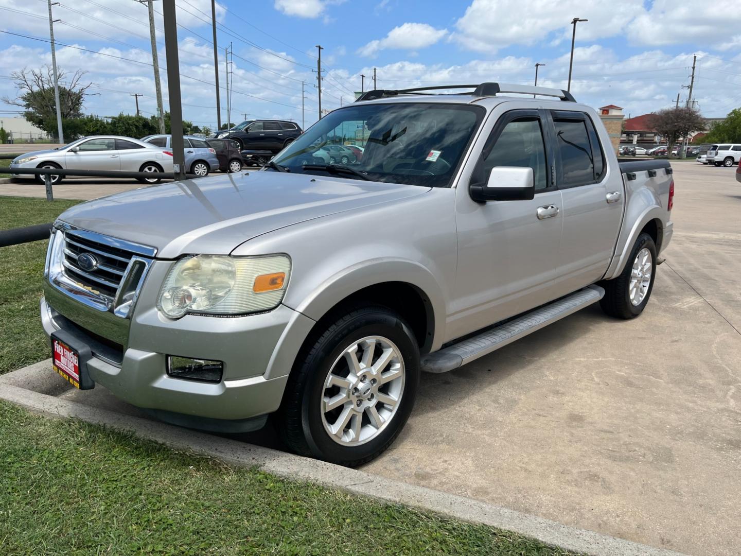 2007 SILVER /black Ford Explorer Sport Trac Limited 4.0L 2WD (1FMEU33K27U) with an 4.0L V6 SOHC 12V FFV engine, 5-Speed Automatic transmission, located at 14700 Tomball Parkway 249, Houston, TX, 77086, (281) 444-2200, 29.928619, -95.504074 - Photo#2