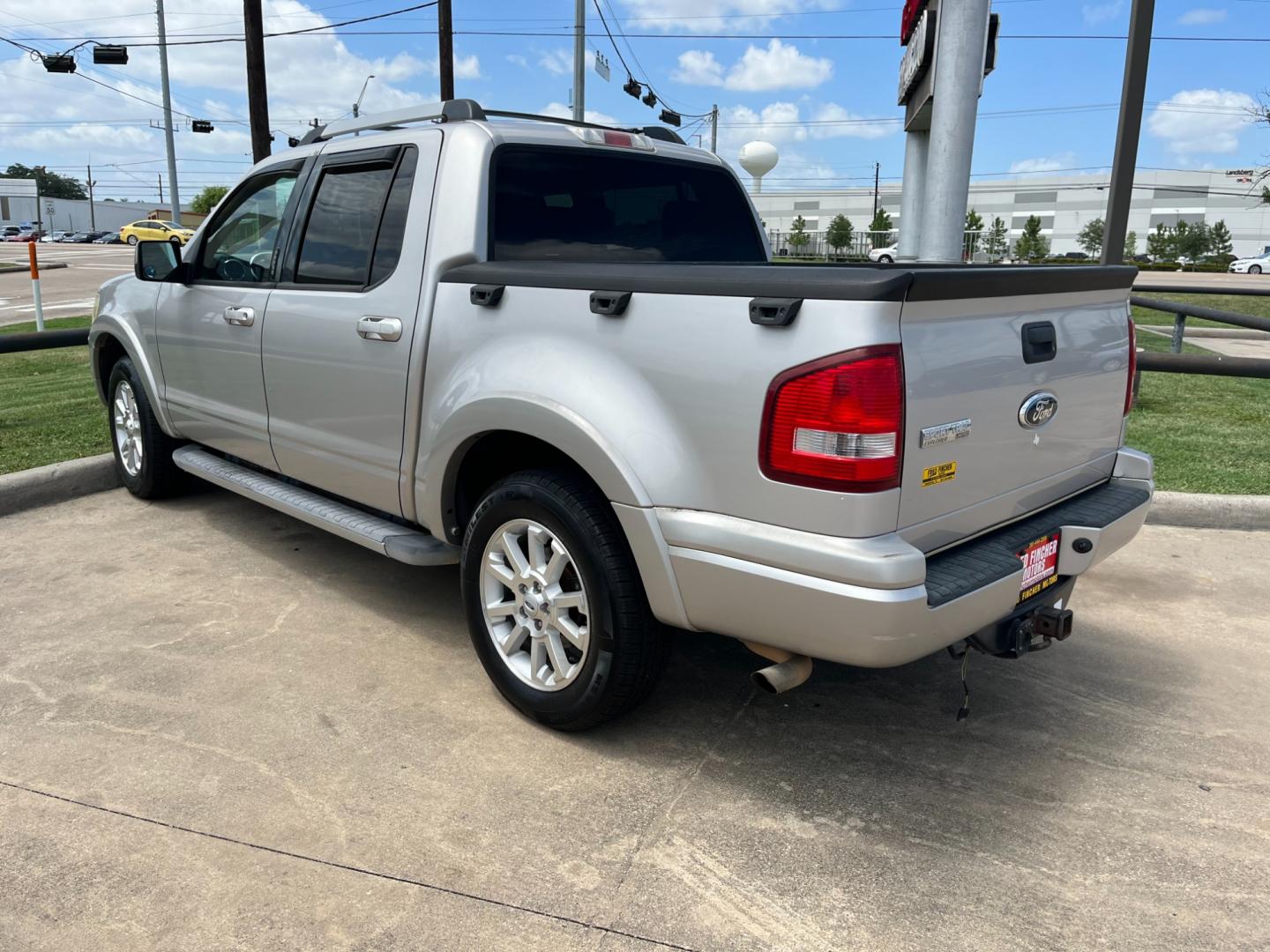 2007 SILVER /black Ford Explorer Sport Trac Limited 4.0L 2WD (1FMEU33K27U) with an 4.0L V6 SOHC 12V FFV engine, 5-Speed Automatic transmission, located at 14700 Tomball Parkway 249, Houston, TX, 77086, (281) 444-2200, 29.928619, -95.504074 - Photo#4