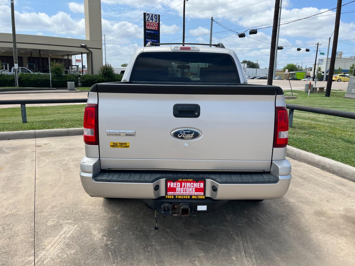 2007 SILVER /black Ford Explorer Sport Trac Limited 4.0L 2WD (1FMEU33K27U) with an 4.0L V6 SOHC 12V FFV engine, 5-Speed Automatic transmission, located at 14700 Tomball Parkway 249, Houston, TX, 77086, (281) 444-2200, 29.928619, -95.504074 - Photo#5