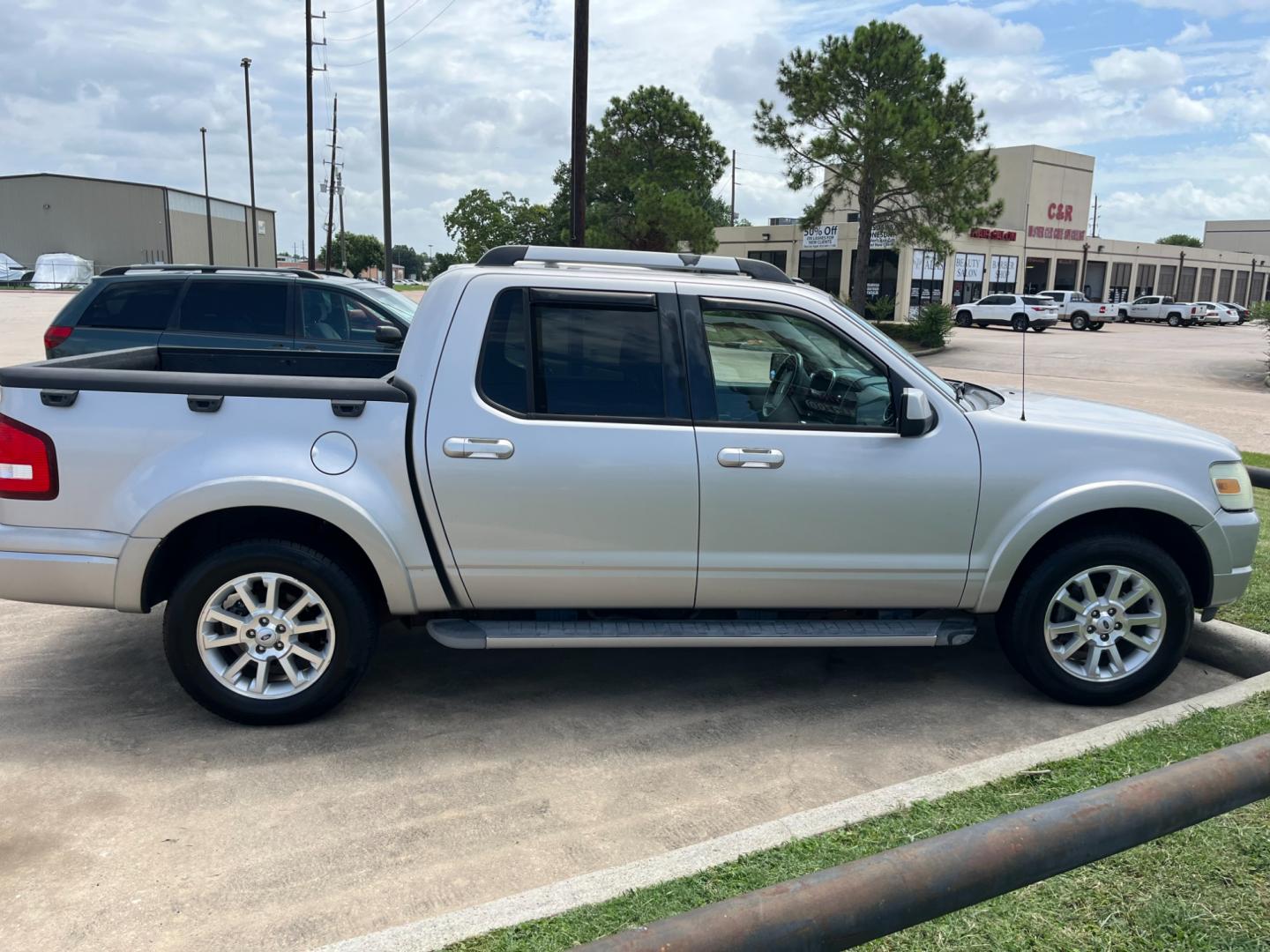 2007 SILVER /black Ford Explorer Sport Trac Limited 4.0L 2WD (1FMEU33K27U) with an 4.0L V6 SOHC 12V FFV engine, 5-Speed Automatic transmission, located at 14700 Tomball Parkway 249, Houston, TX, 77086, (281) 444-2200, 29.928619, -95.504074 - Photo#7