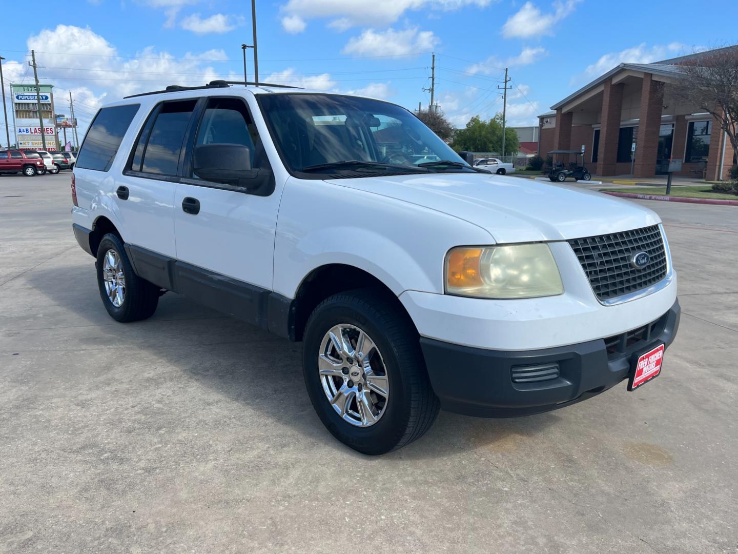 2004 white /gray Ford Expedition XLS 4.6L 2WD (1FMRU13W34L) with an 4.6L V8 SOHC 16V engine, 4-Speed Automatic Overdrive transmission, located at 14700 Tomball Parkway 249, Houston, TX, 77086, (281) 444-2200, 29.928619, -95.504074 - Photo#0