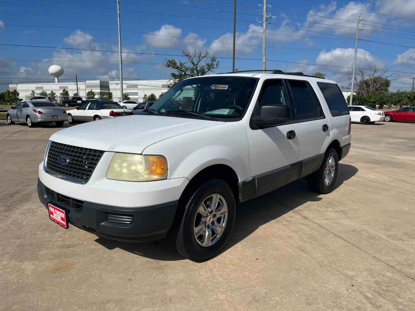 2004 white /gray Ford Expedition XLS 4.6L 2WD (1FMRU13W34L) with an 4.6L V8 SOHC 16V engine, 4-Speed Automatic Overdrive transmission, located at 14700 Tomball Parkway 249, Houston, TX, 77086, (281) 444-2200, 29.928619, -95.504074 - Photo#2