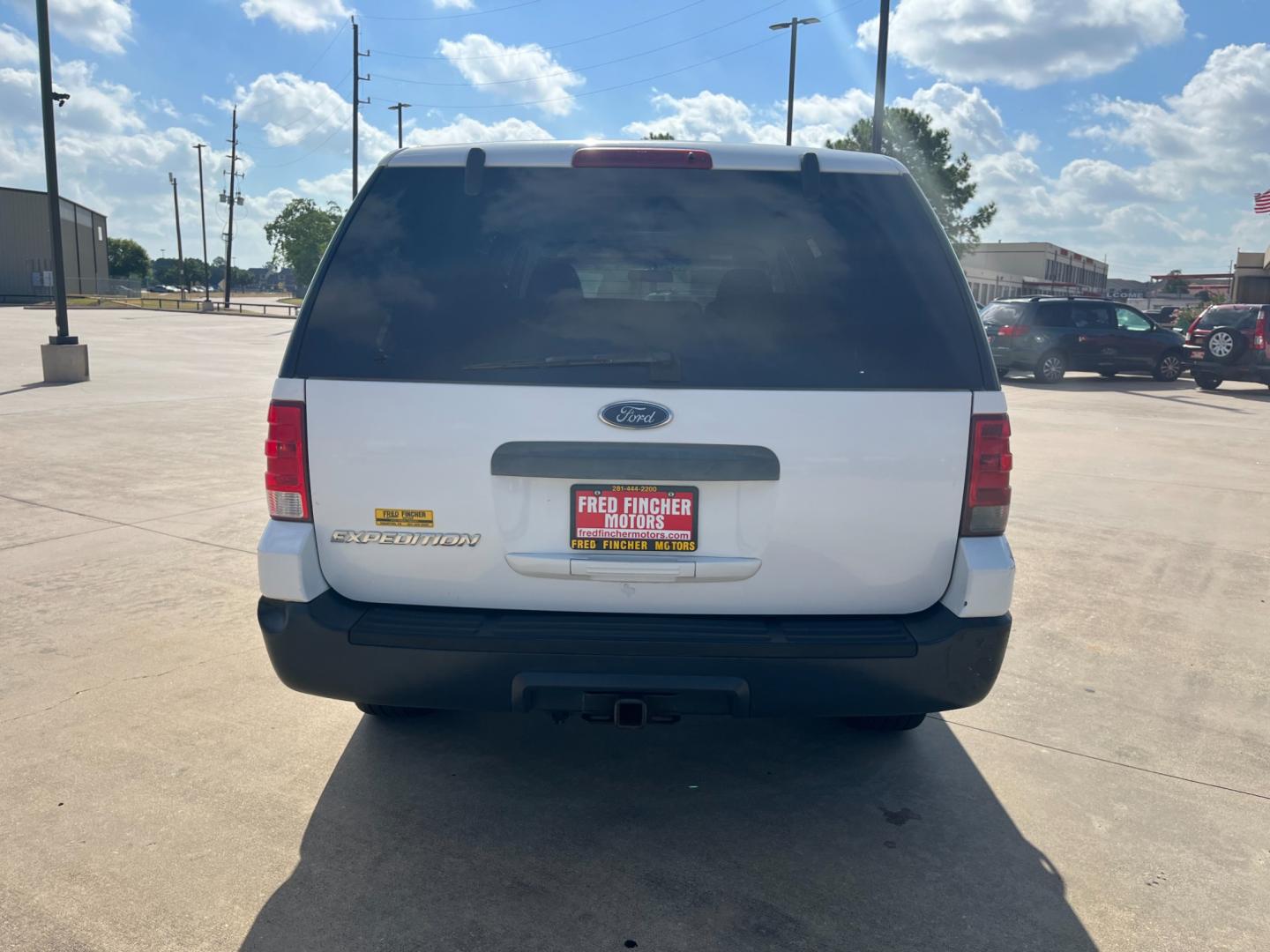 2004 white /gray Ford Expedition XLS 4.6L 2WD (1FMRU13W34L) with an 4.6L V8 SOHC 16V engine, 4-Speed Automatic Overdrive transmission, located at 14700 Tomball Parkway 249, Houston, TX, 77086, (281) 444-2200, 29.928619, -95.504074 - Photo#5