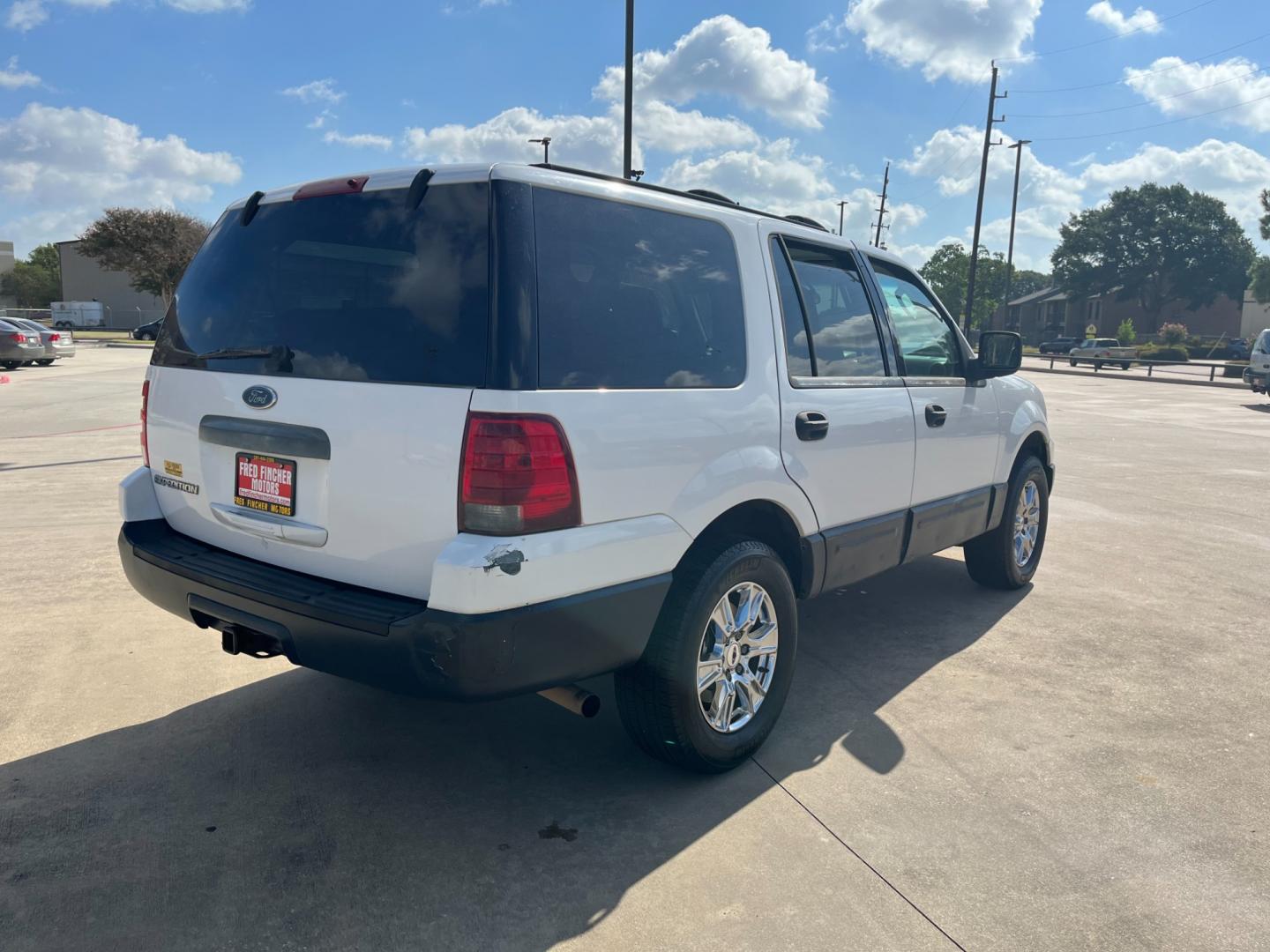 2004 white /gray Ford Expedition XLS 4.6L 2WD (1FMRU13W34L) with an 4.6L V8 SOHC 16V engine, 4-Speed Automatic Overdrive transmission, located at 14700 Tomball Parkway 249, Houston, TX, 77086, (281) 444-2200, 29.928619, -95.504074 - Photo#6