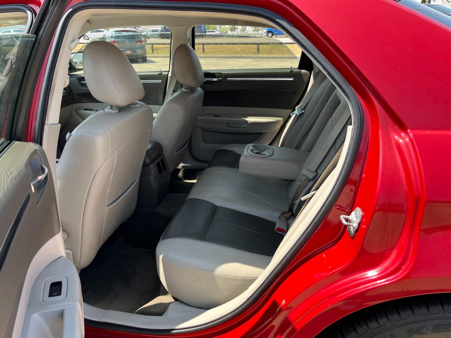 2008 red /TAN Chrysler 300 Touring (2C3LA53GX8H) with an 3.5L V6 DOHC 24V engine, 4-Speed Automatic Overdrive transmission, located at 14700 Tomball Parkway 249, Houston, TX, 77086, (281) 444-2200, 29.928619, -95.504074 - Photo#9