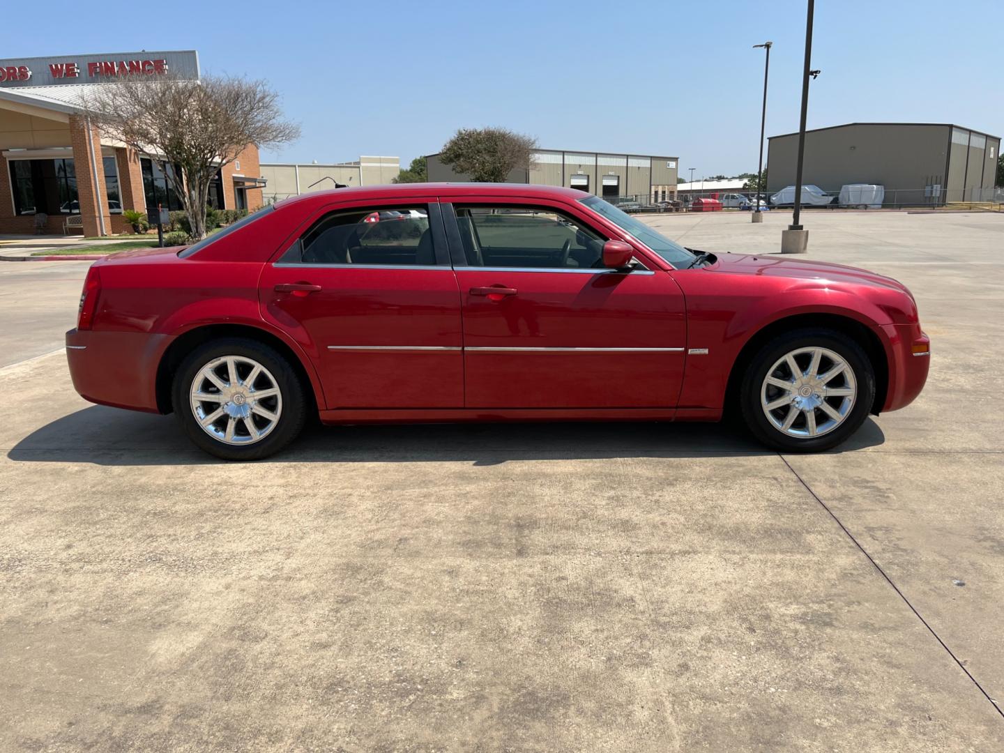 2008 red /TAN Chrysler 300 Touring (2C3LA53GX8H) with an 3.5L V6 DOHC 24V engine, 4-Speed Automatic Overdrive transmission, located at 14700 Tomball Parkway 249, Houston, TX, 77086, (281) 444-2200, 29.928619, -95.504074 - Photo#7