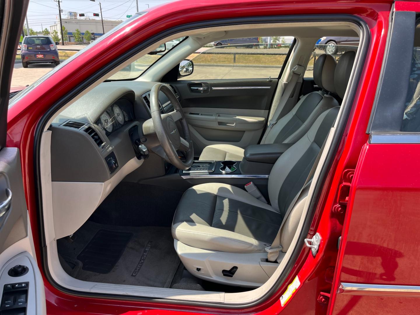 2008 red /TAN Chrysler 300 Touring (2C3LA53GX8H) with an 3.5L V6 DOHC 24V engine, 4-Speed Automatic Overdrive transmission, located at 14700 Tomball Parkway 249, Houston, TX, 77086, (281) 444-2200, 29.928619, -95.504074 - Photo#8