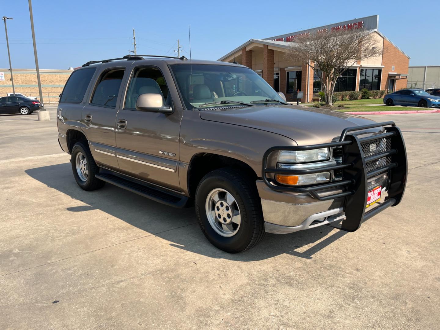 2003 GOLD /TAN Chevrolet Tahoe 2WD (1GNEC13Z13R) with an 5.3L V8 OHV 16V FFV engine, 4-Speed Automatic Overdrive transmission, located at 14700 Tomball Parkway 249, Houston, TX, 77086, (281) 444-2200, 29.928619, -95.504074 - Photo#0