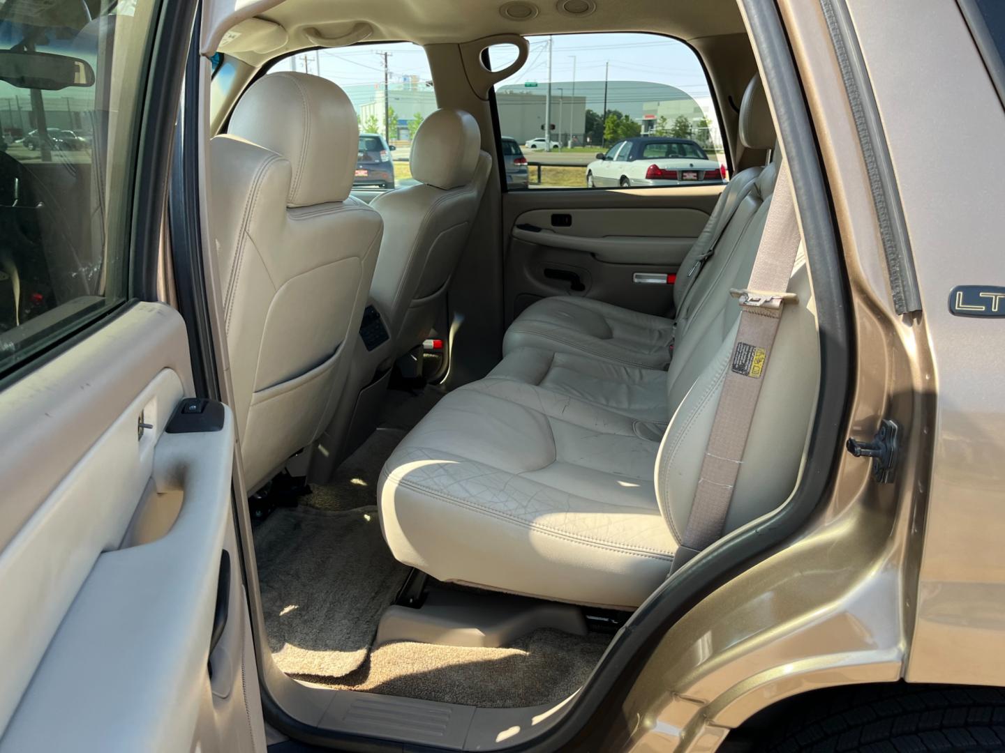 2003 GOLD /TAN Chevrolet Tahoe 2WD (1GNEC13Z13R) with an 5.3L V8 OHV 16V FFV engine, 4-Speed Automatic Overdrive transmission, located at 14700 Tomball Parkway 249, Houston, TX, 77086, (281) 444-2200, 29.928619, -95.504074 - Photo#9