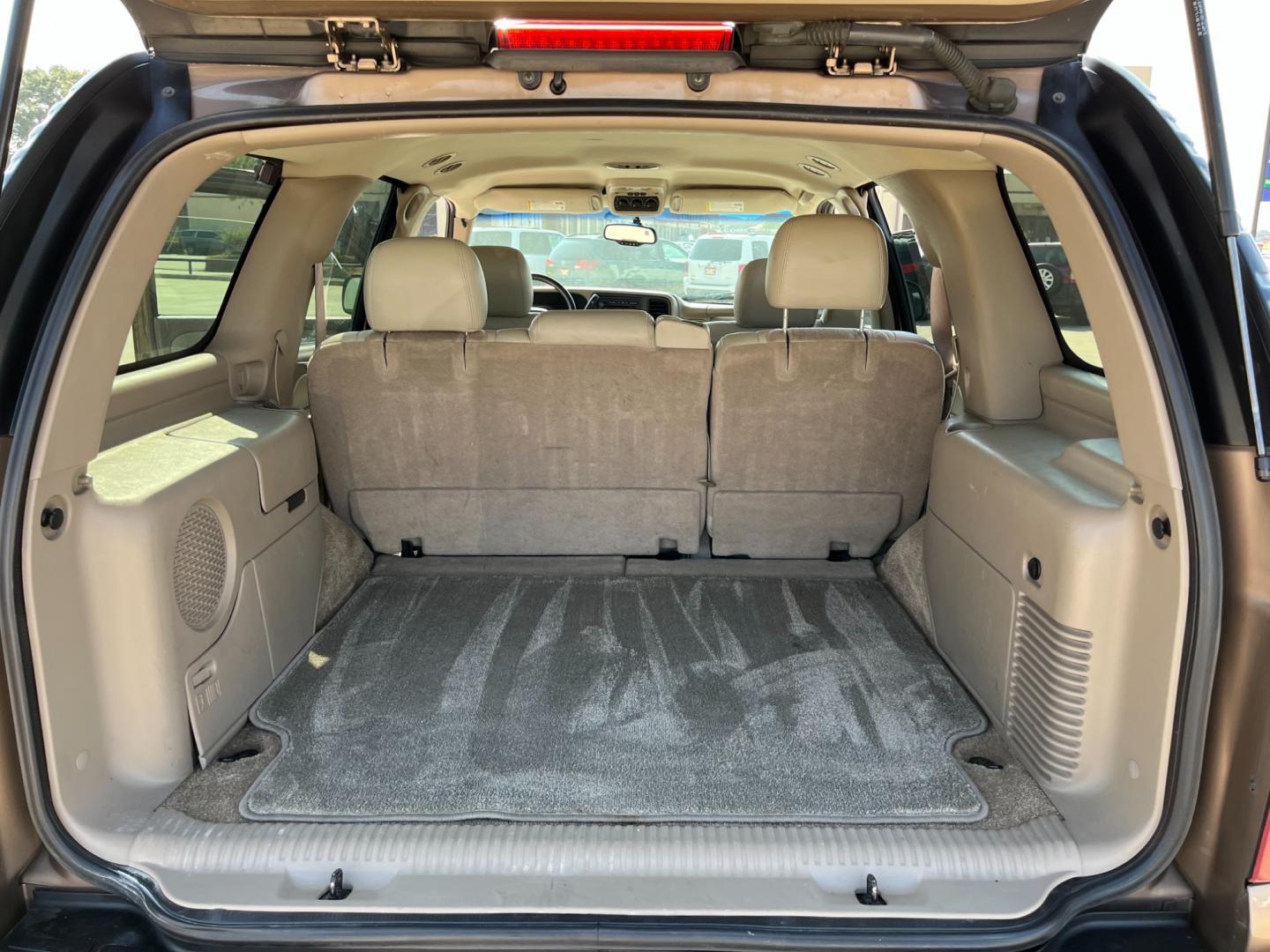 2003 GOLD /TAN Chevrolet Tahoe 2WD (1GNEC13Z13R) with an 5.3L V8 OHV 16V FFV engine, 4-Speed Automatic Overdrive transmission, located at 14700 Tomball Parkway 249, Houston, TX, 77086, (281) 444-2200, 29.928619, -95.504074 - Photo#13