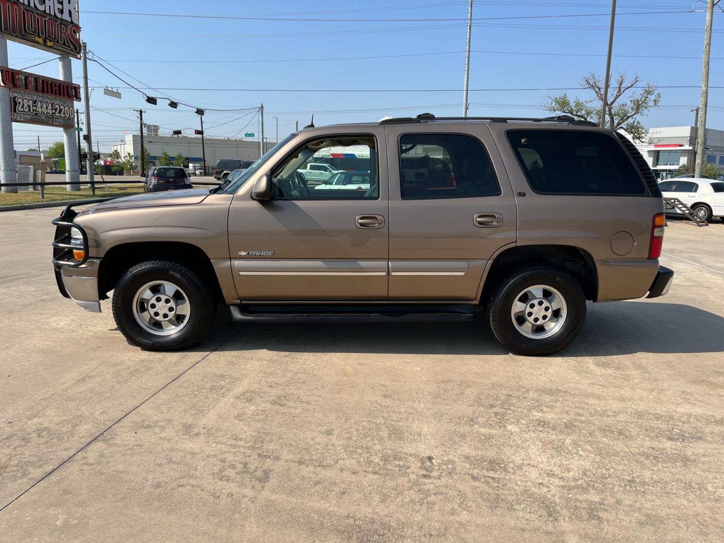 2003 GOLD /TAN Chevrolet Tahoe 2WD (1GNEC13Z13R) with an 5.3L V8 OHV 16V FFV engine, 4-Speed Automatic Overdrive transmission, located at 14700 Tomball Parkway 249, Houston, TX, 77086, (281) 444-2200, 29.928619, -95.504074 - Photo#3