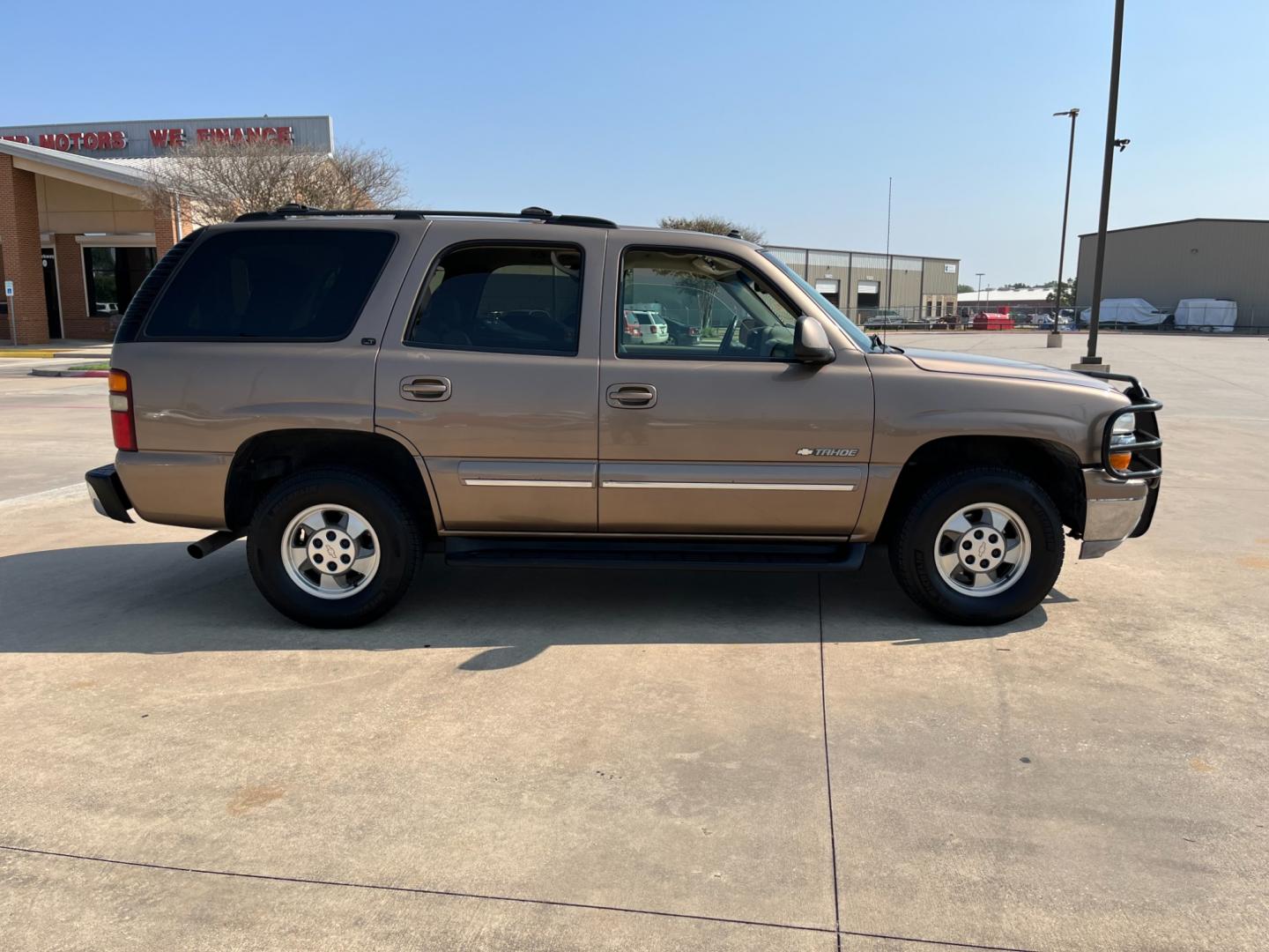 2003 GOLD /TAN Chevrolet Tahoe 2WD (1GNEC13Z13R) with an 5.3L V8 OHV 16V FFV engine, 4-Speed Automatic Overdrive transmission, located at 14700 Tomball Parkway 249, Houston, TX, 77086, (281) 444-2200, 29.928619, -95.504074 - Photo#7