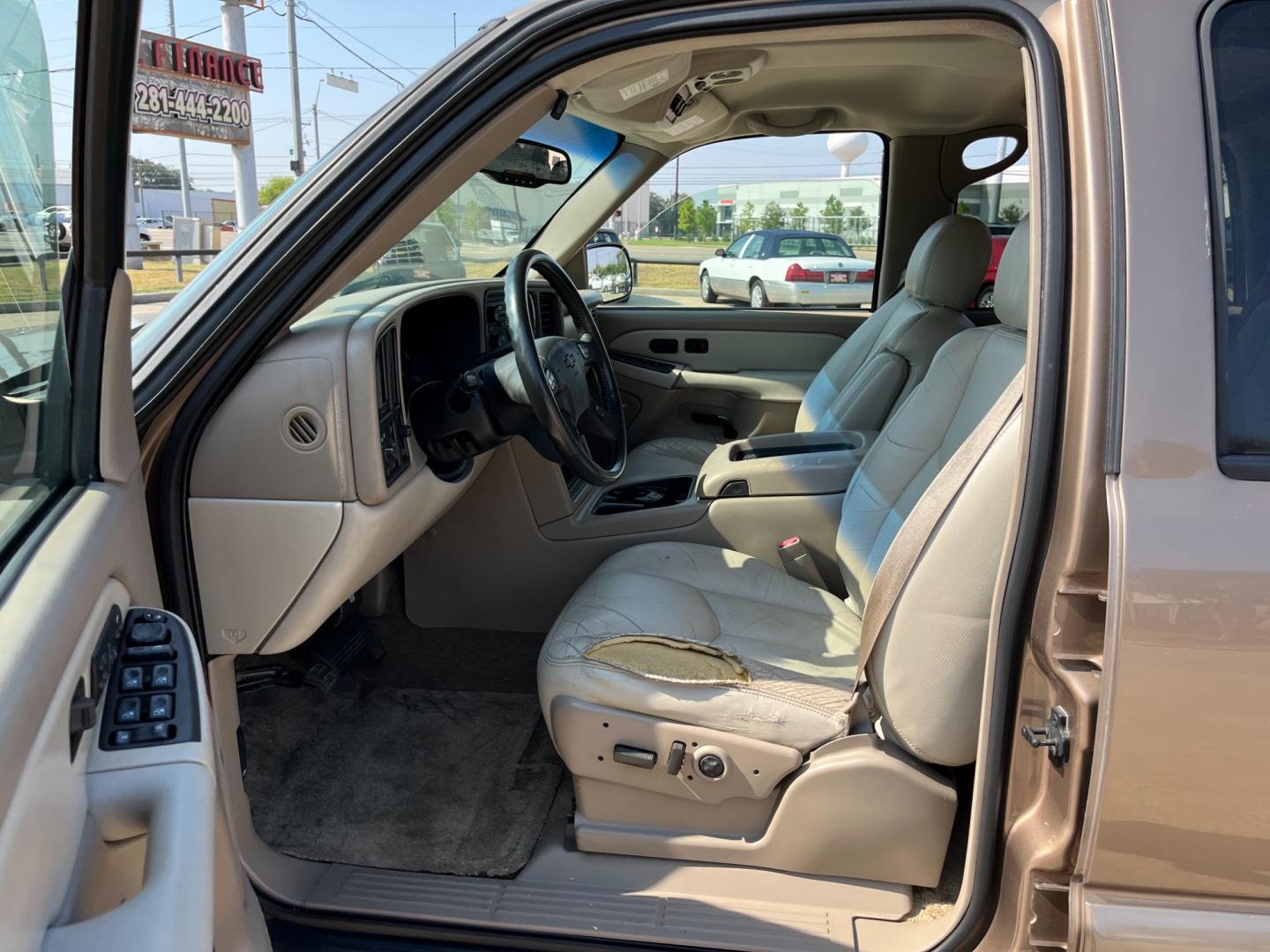 2003 GOLD /TAN Chevrolet Tahoe 2WD (1GNEC13Z13R) with an 5.3L V8 OHV 16V FFV engine, 4-Speed Automatic Overdrive transmission, located at 14700 Tomball Parkway 249, Houston, TX, 77086, (281) 444-2200, 29.928619, -95.504074 - Photo#8