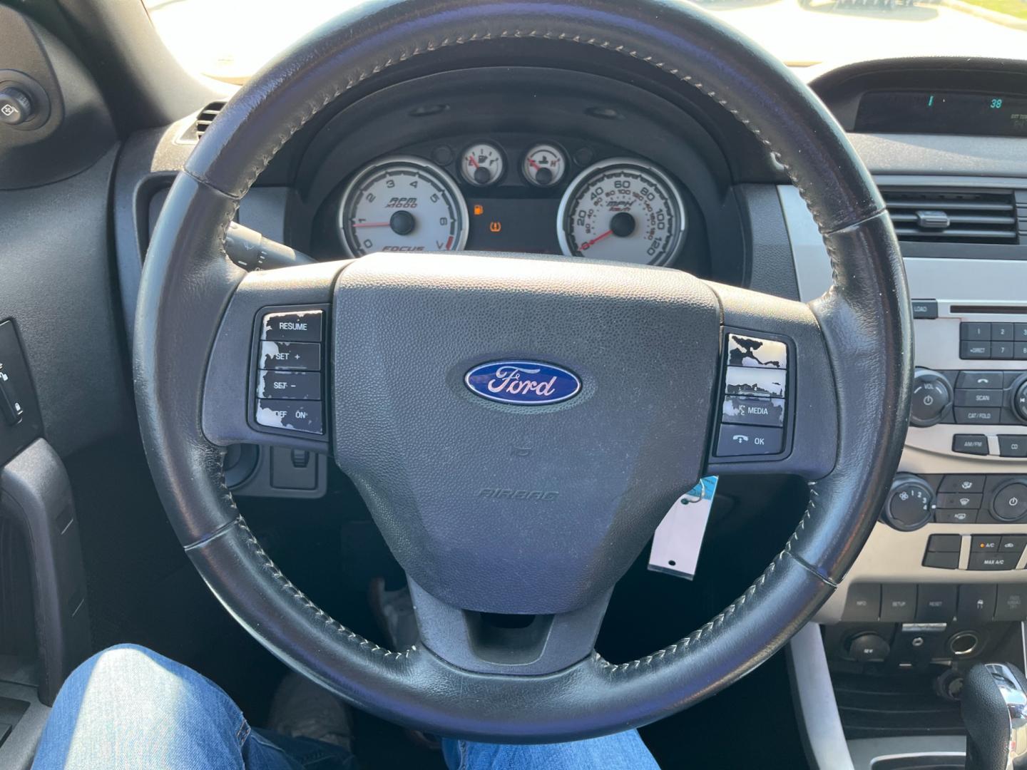 2010 /black Ford Focus SE Sedan (1FAHP3FN5AW) with an 2.0L L4 DOHC 16V engine, Automatic transmission, located at 14700 Tomball Parkway 249, Houston, TX, 77086, (281) 444-2200, 29.928619, -95.504074 - Photo#15