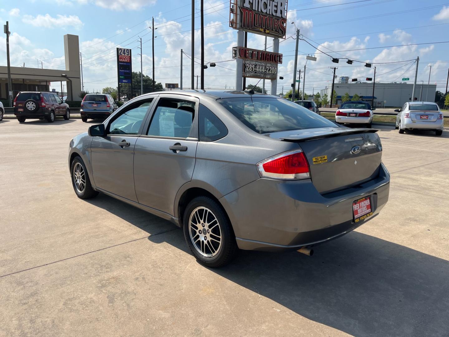 2010 /black Ford Focus SE Sedan (1FAHP3FN5AW) with an 2.0L L4 DOHC 16V engine, Automatic transmission, located at 14700 Tomball Parkway 249, Houston, TX, 77086, (281) 444-2200, 29.928619, -95.504074 - Photo#4