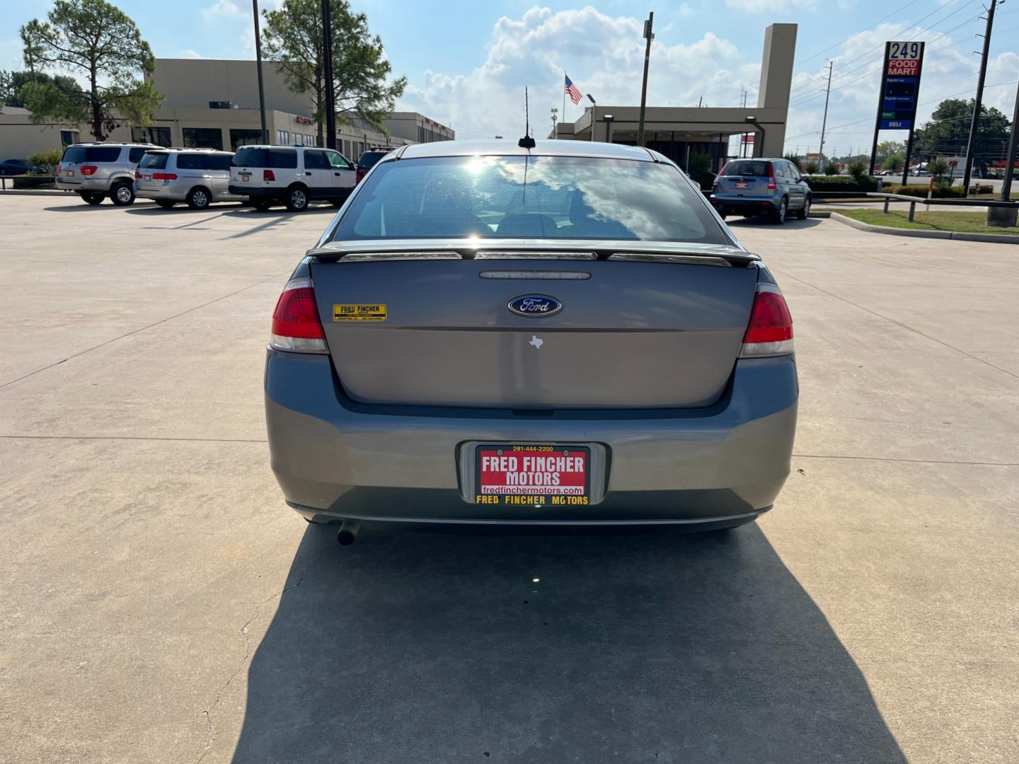 2010 /black Ford Focus SE Sedan (1FAHP3FN5AW) with an 2.0L L4 DOHC 16V engine, Automatic transmission, located at 14700 Tomball Parkway 249, Houston, TX, 77086, (281) 444-2200, 29.928619, -95.504074 - Photo#5