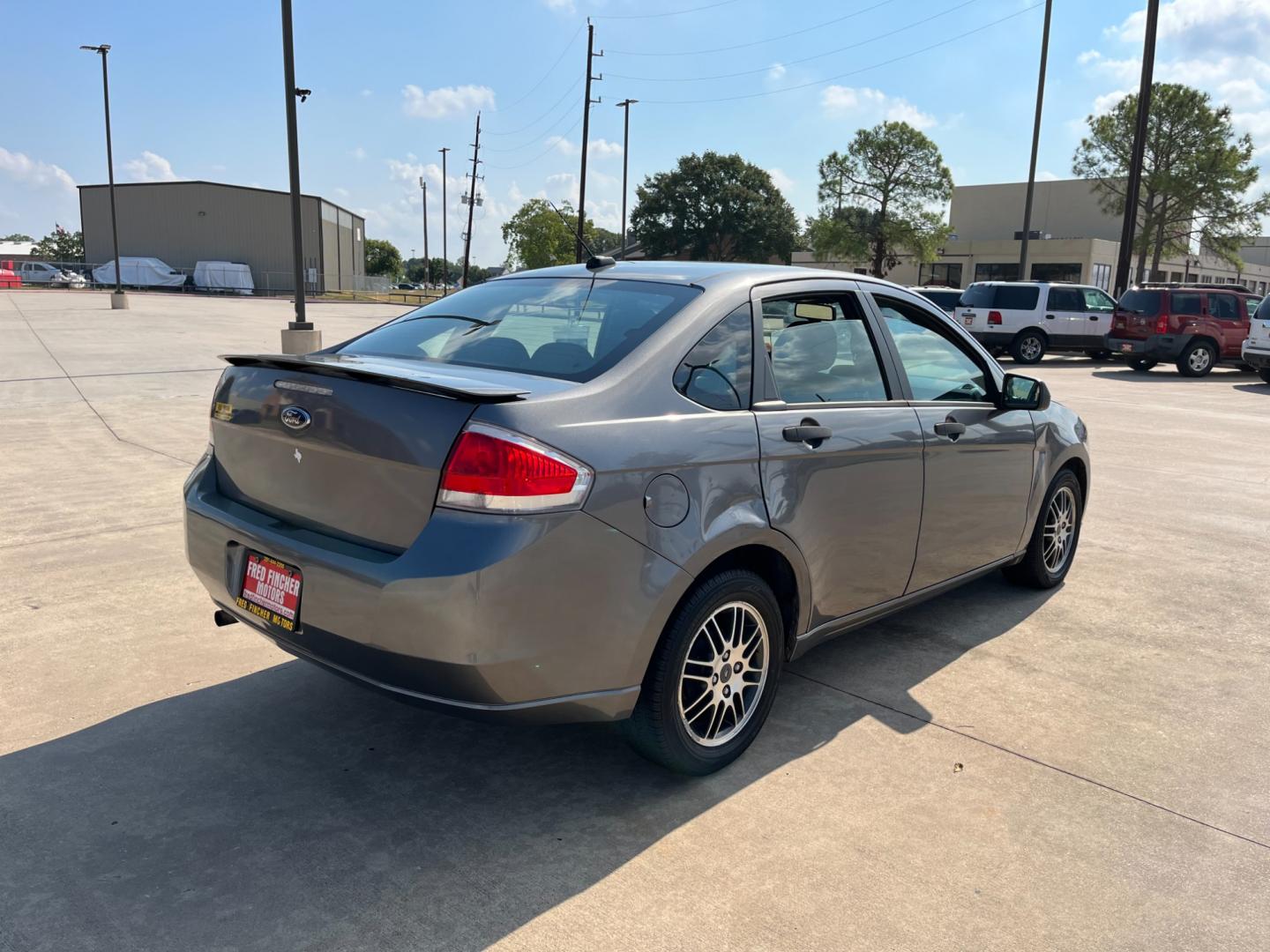 2010 /black Ford Focus SE Sedan (1FAHP3FN5AW) with an 2.0L L4 DOHC 16V engine, Automatic transmission, located at 14700 Tomball Parkway 249, Houston, TX, 77086, (281) 444-2200, 29.928619, -95.504074 - Photo#6