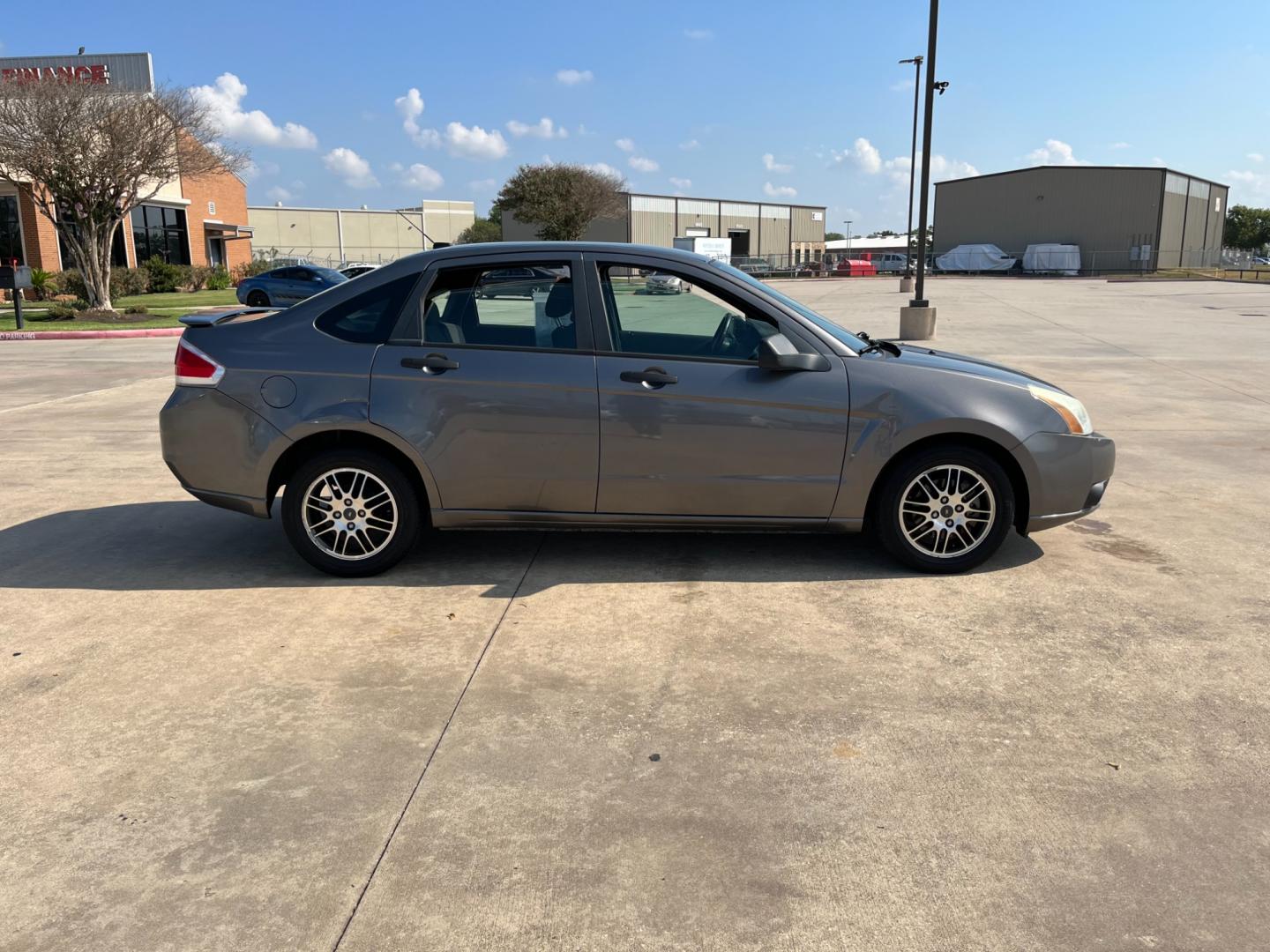 2010 /black Ford Focus SE Sedan (1FAHP3FN5AW) with an 2.0L L4 DOHC 16V engine, Automatic transmission, located at 14700 Tomball Parkway 249, Houston, TX, 77086, (281) 444-2200, 29.928619, -95.504074 - Photo#7