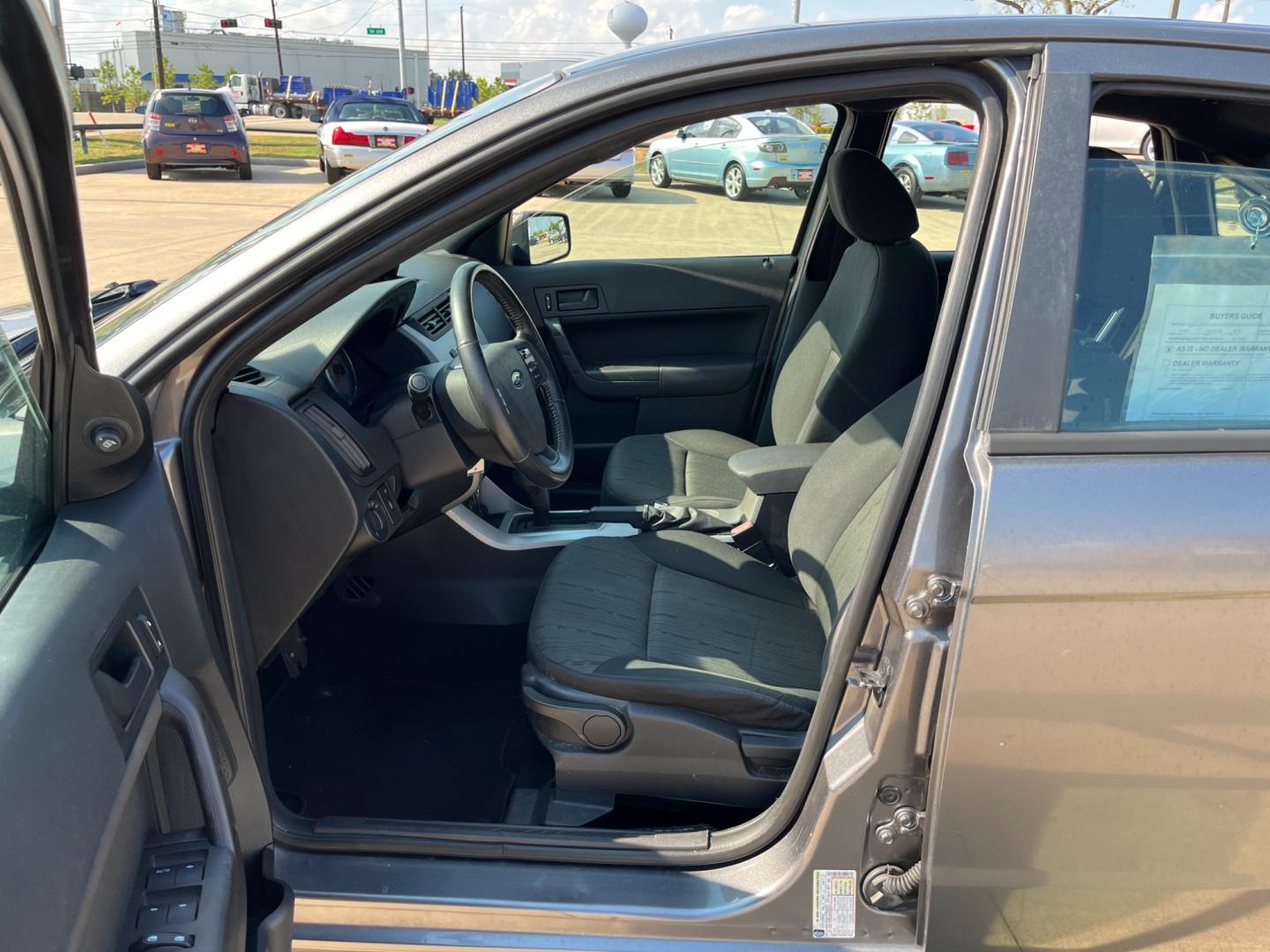 2010 /black Ford Focus SE Sedan (1FAHP3FN5AW) with an 2.0L L4 DOHC 16V engine, Automatic transmission, located at 14700 Tomball Parkway 249, Houston, TX, 77086, (281) 444-2200, 29.928619, -95.504074 - Photo#8