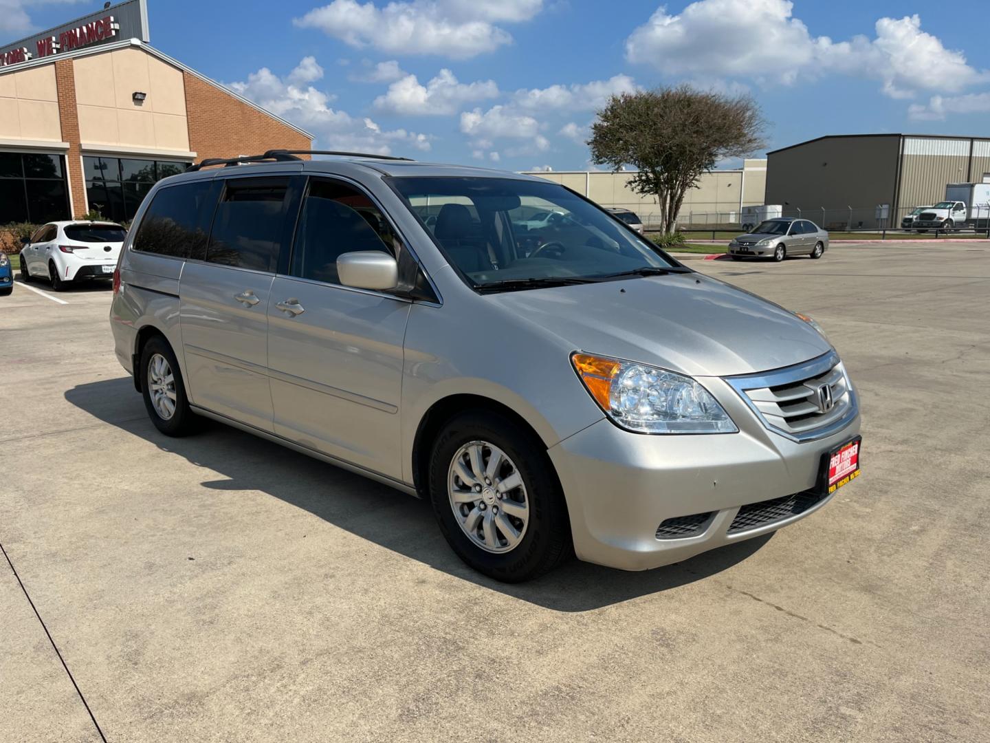 2008 SILVER /gray Honda Odyssey EX-L w/ DVD and Navigation (5FNRL38748B) with an 3.5L V6 SOHC 24V engine, 5-Speed Automatic Overdrive transmission, located at 14700 Tomball Parkway 249, Houston, TX, 77086, (281) 444-2200, 29.928619, -95.504074 - Photo#0