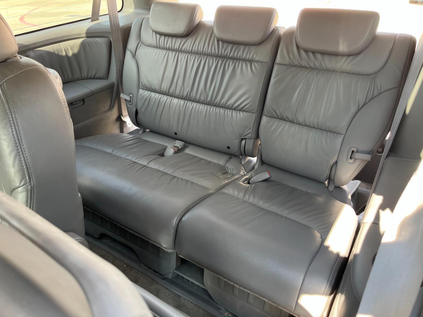 2008 SILVER /gray Honda Odyssey EX-L w/ DVD and Navigation (5FNRL38748B) with an 3.5L V6 SOHC 24V engine, 5-Speed Automatic Overdrive transmission, located at 14700 Tomball Parkway 249, Houston, TX, 77086, (281) 444-2200, 29.928619, -95.504074 - Photo#11