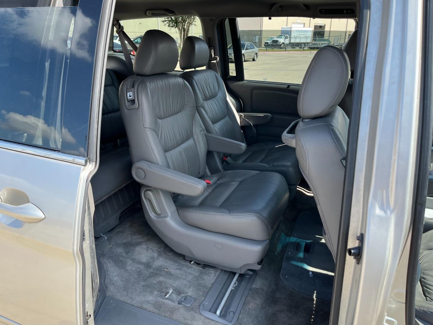 2008 SILVER /gray Honda Odyssey EX-L w/ DVD and Navigation (5FNRL38748B) with an 3.5L V6 SOHC 24V engine, 5-Speed Automatic Overdrive transmission, located at 14700 Tomball Parkway 249, Houston, TX, 77086, (281) 444-2200, 29.928619, -95.504074 - Photo#13