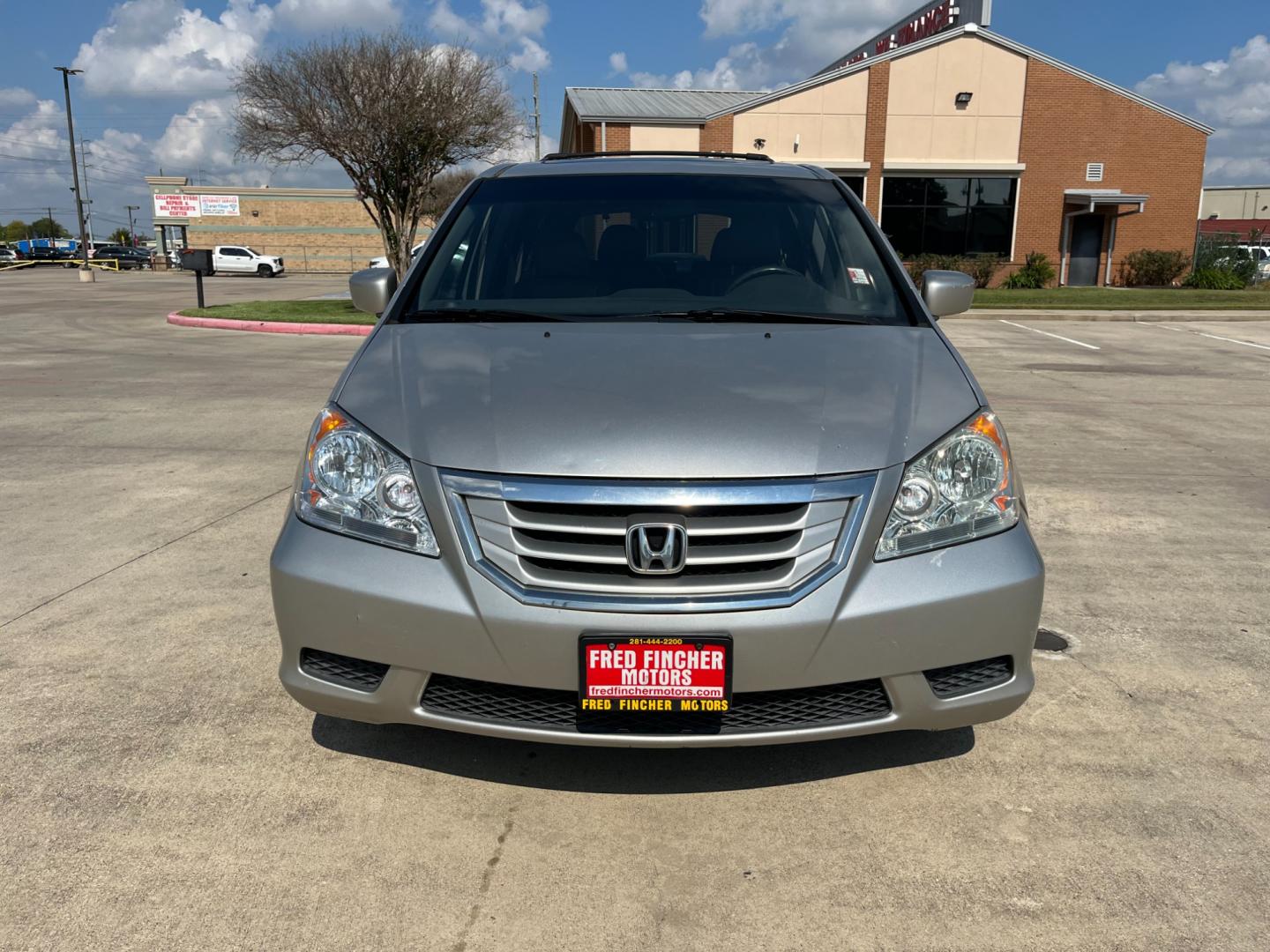 2008 SILVER /gray Honda Odyssey EX-L w/ DVD and Navigation (5FNRL38748B) with an 3.5L V6 SOHC 24V engine, 5-Speed Automatic Overdrive transmission, located at 14700 Tomball Parkway 249, Houston, TX, 77086, (281) 444-2200, 29.928619, -95.504074 - Photo#1