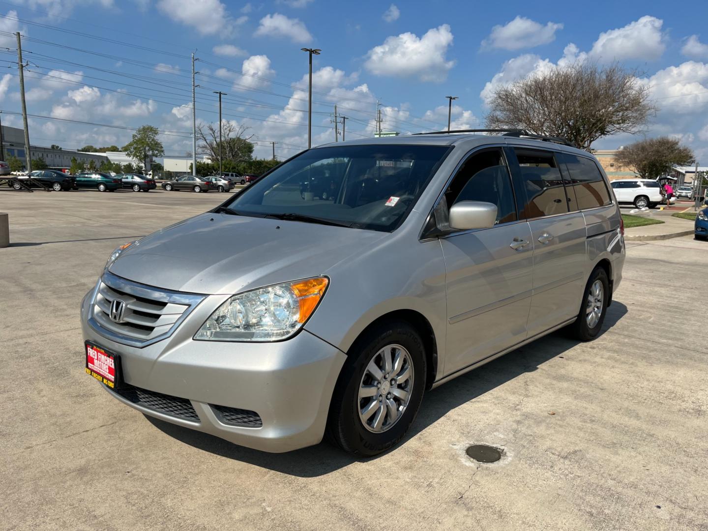 2008 SILVER /gray Honda Odyssey EX-L w/ DVD and Navigation (5FNRL38748B) with an 3.5L V6 SOHC 24V engine, 5-Speed Automatic Overdrive transmission, located at 14700 Tomball Parkway 249, Houston, TX, 77086, (281) 444-2200, 29.928619, -95.504074 - Photo#2