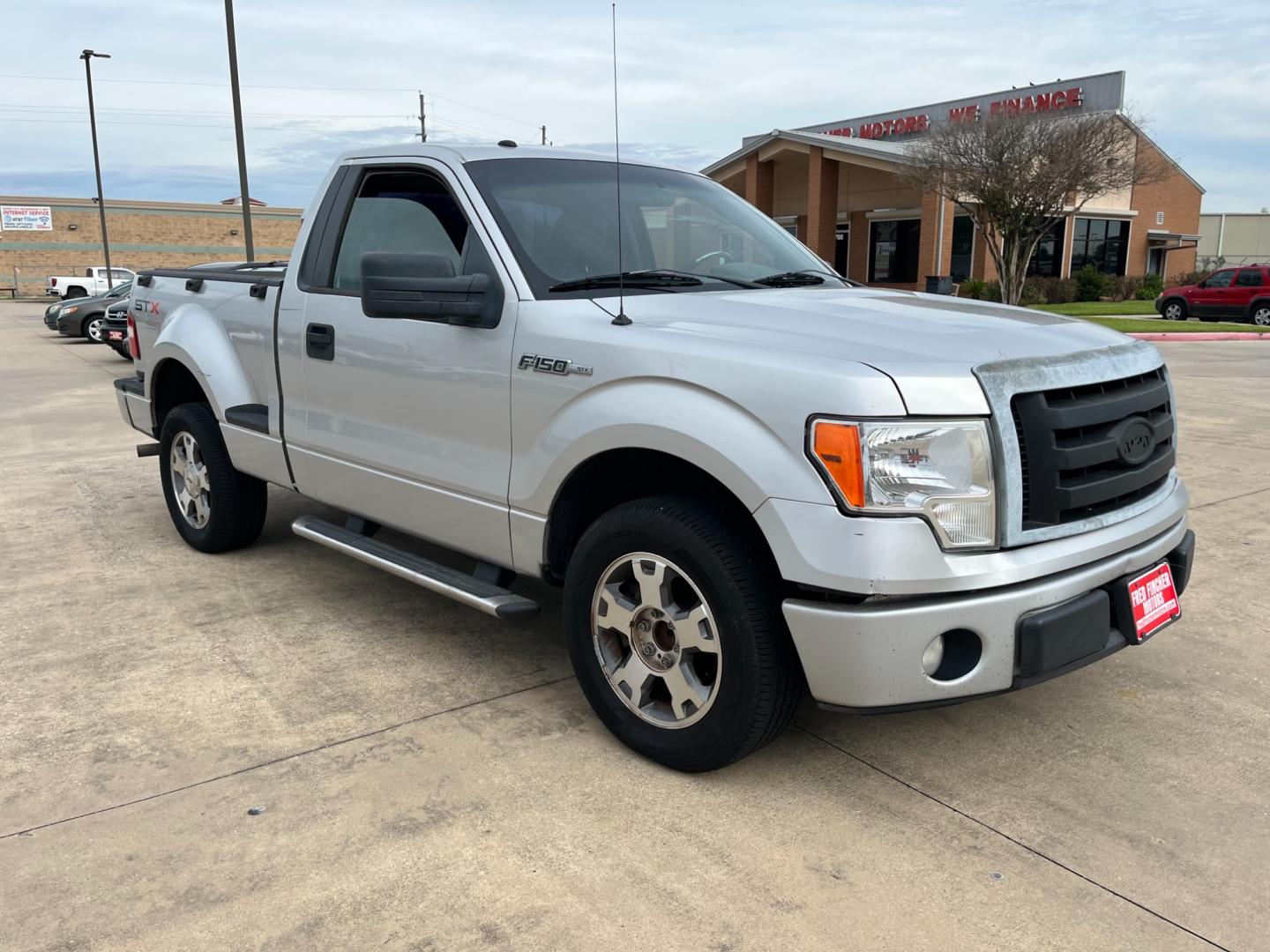 2009 SILVER /black Ford F-150 STX Flareside 2WD (1FTRF02W49K) with an 4.6L V8 SOHC 16V engine, Automatic transmission, located at 14700 Tomball Parkway 249, Houston, TX, 77086, (281) 444-2200, 29.928619, -95.504074 - Photo#0